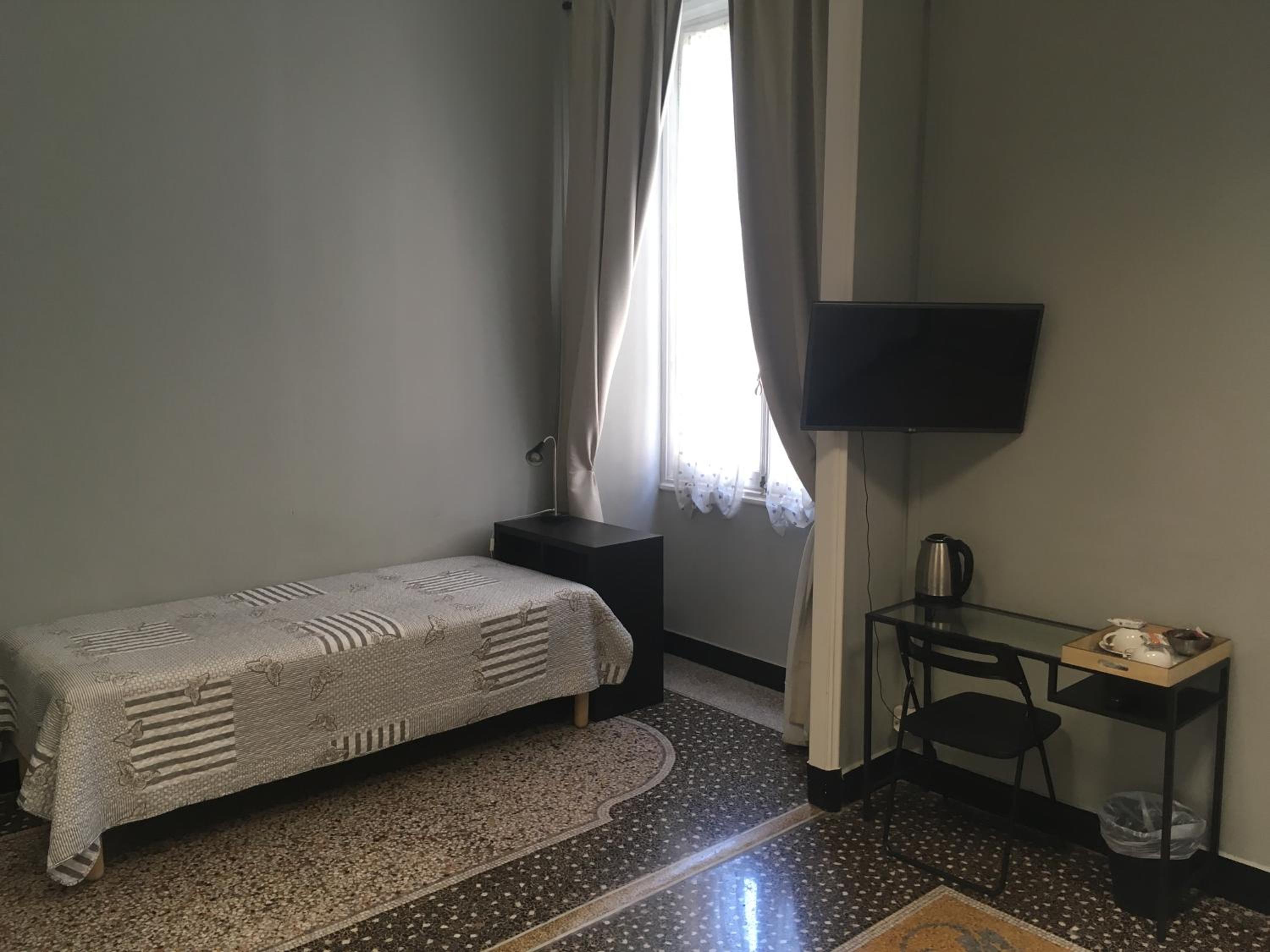 Triple Room with Private Bathroom - Photo 4
