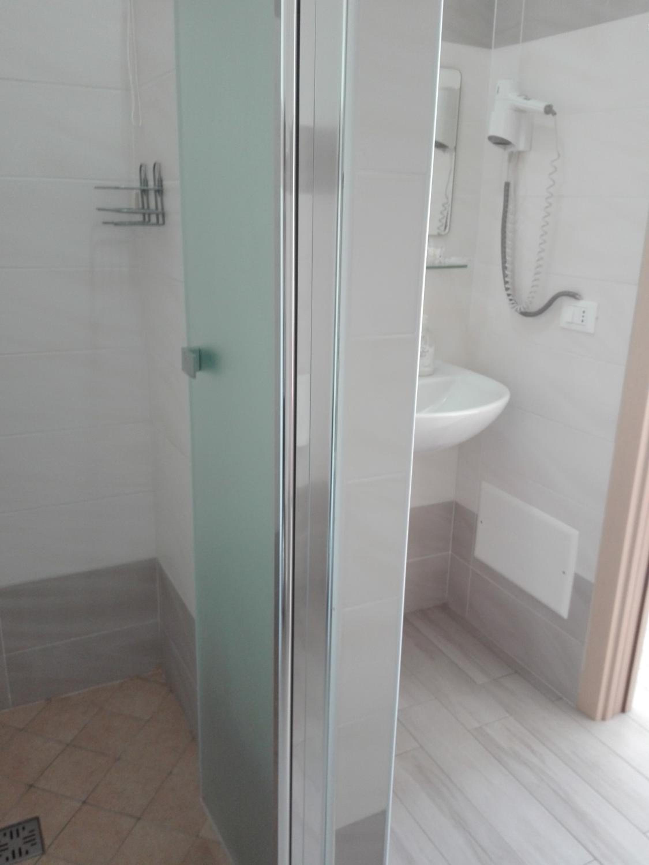 Double or Twin Room - Photo 3