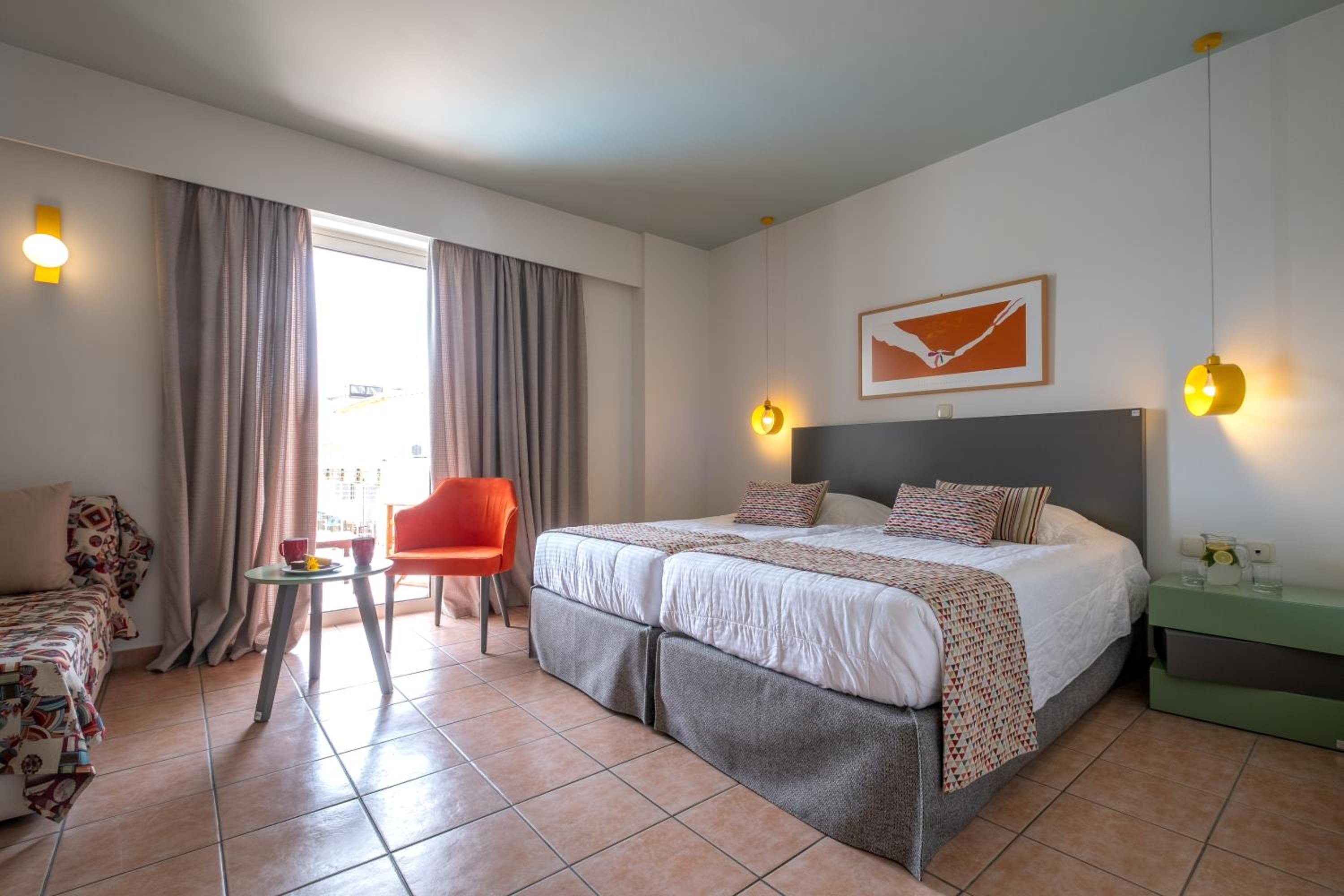 Double Room with Pool View - Photo 1
