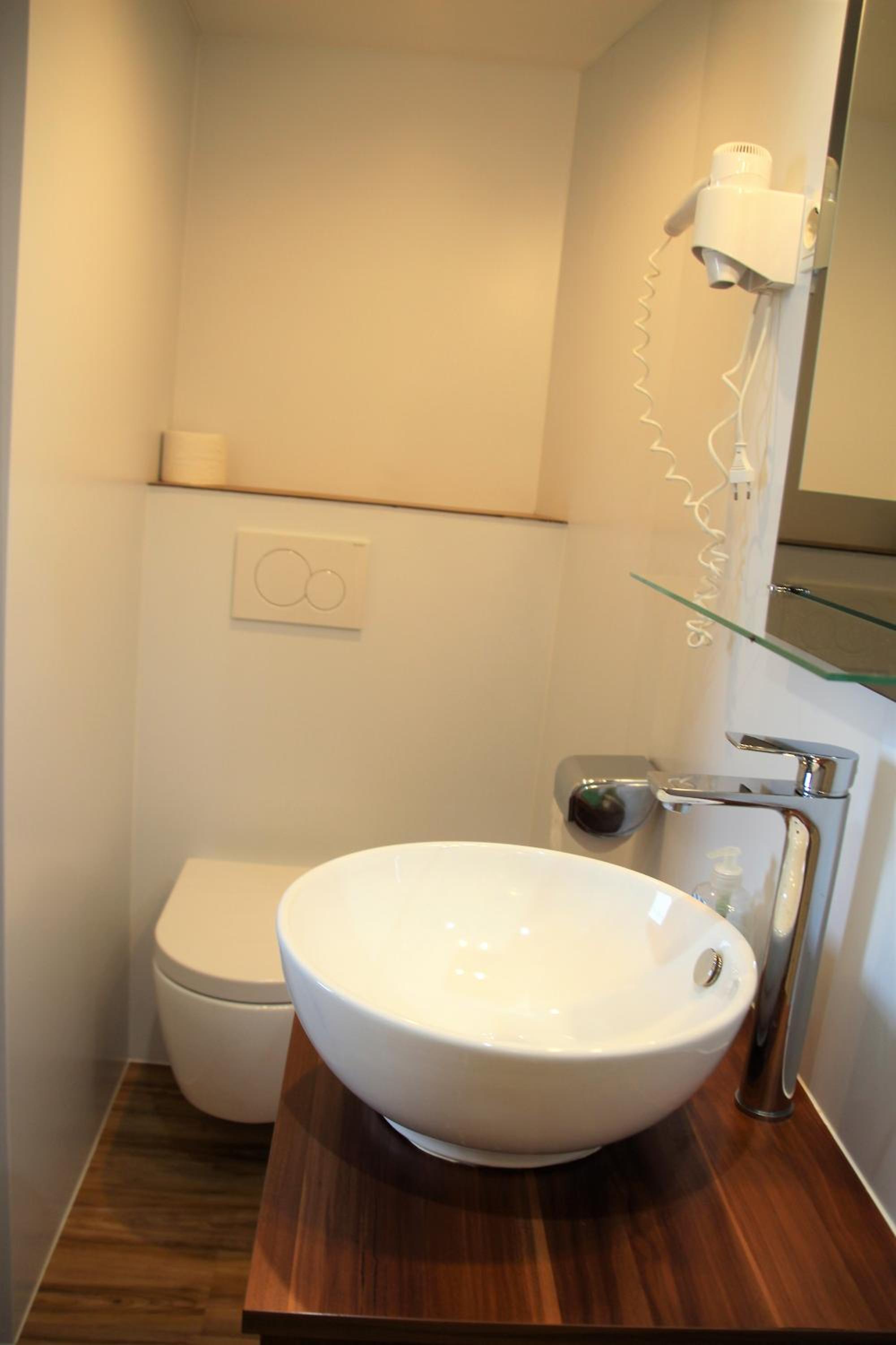 Budget Triple Room - Photo 8