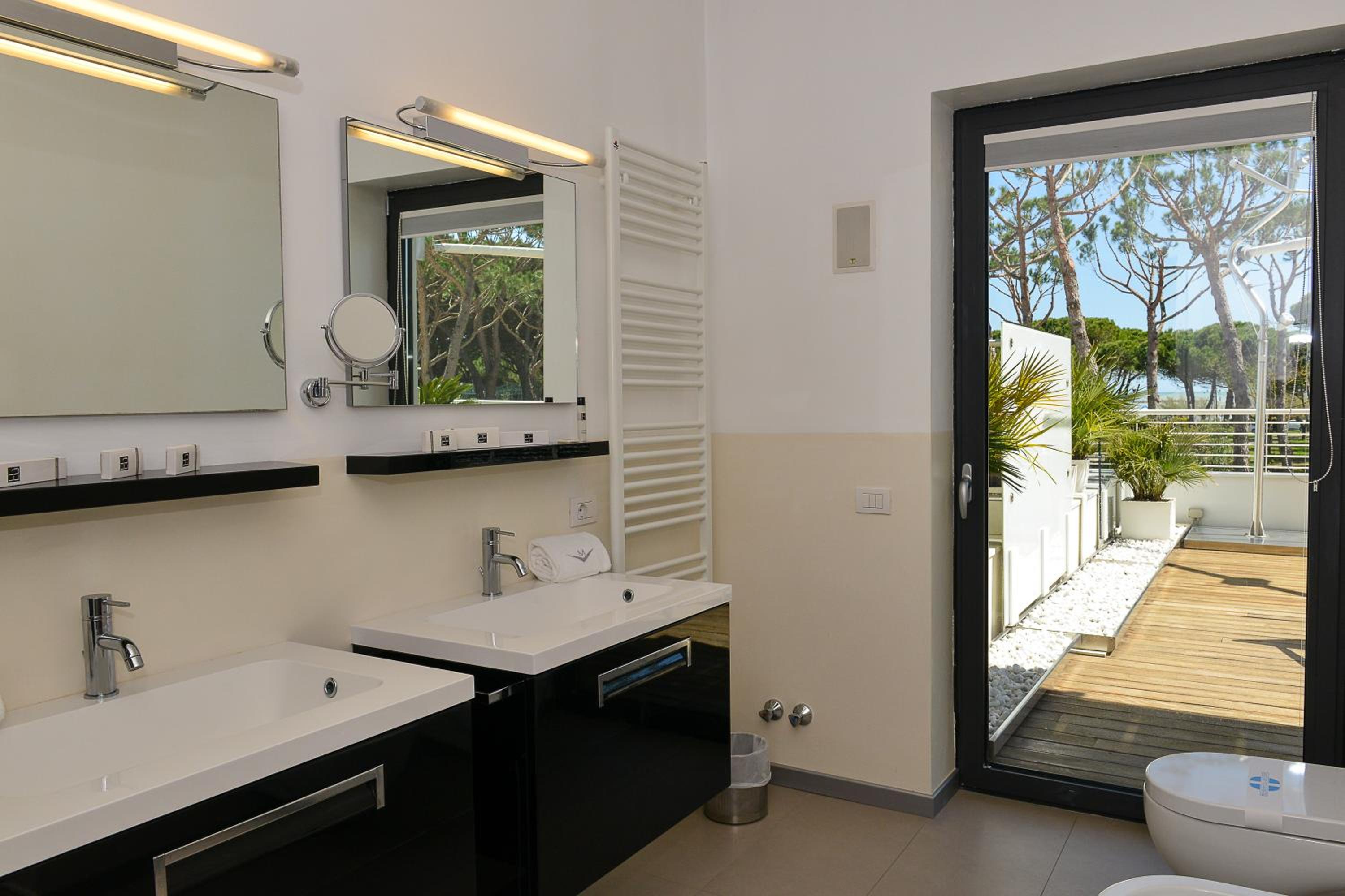 Junior Suite with Terrace - Photo 15