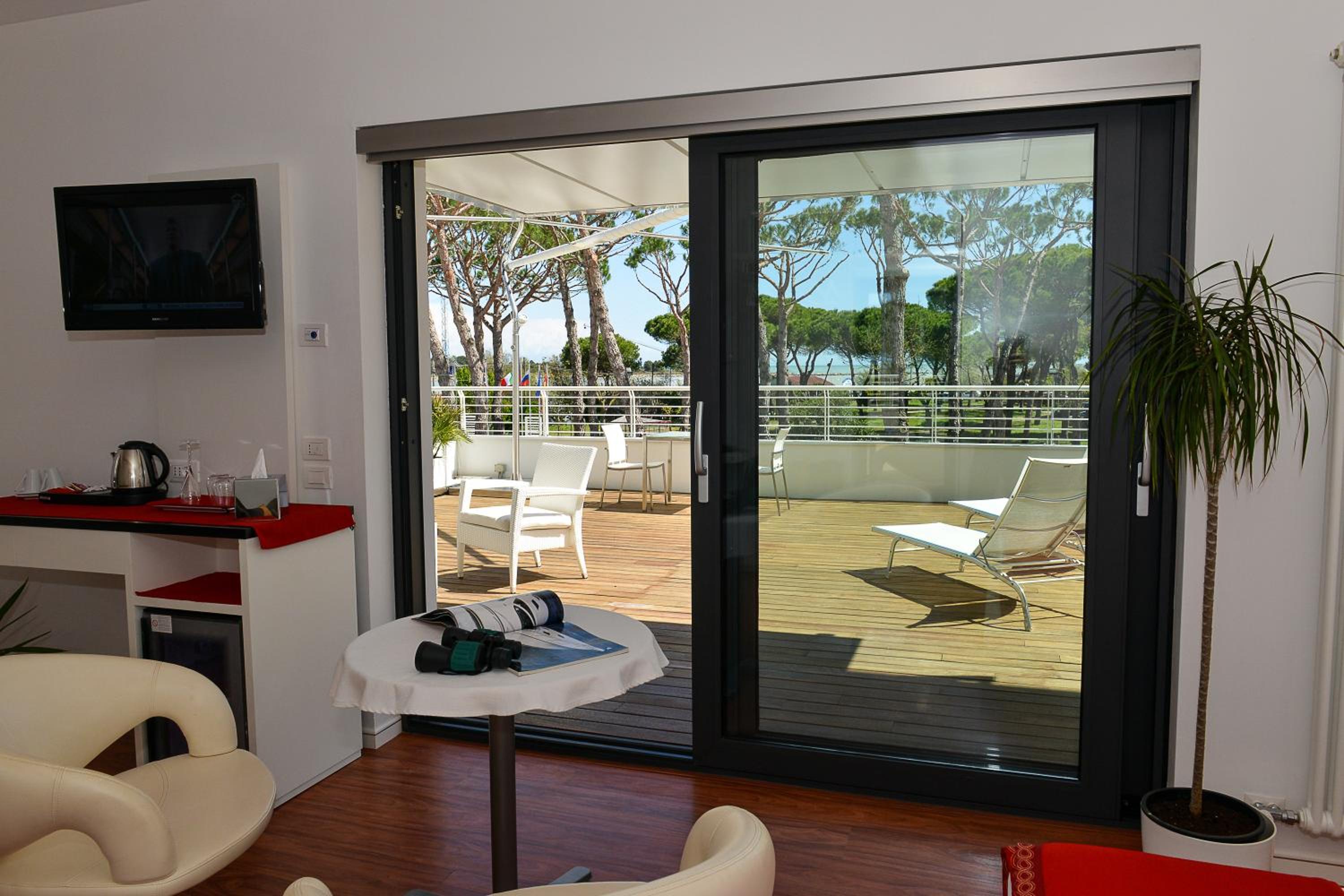 Junior Suite with Terrace - Photo 13