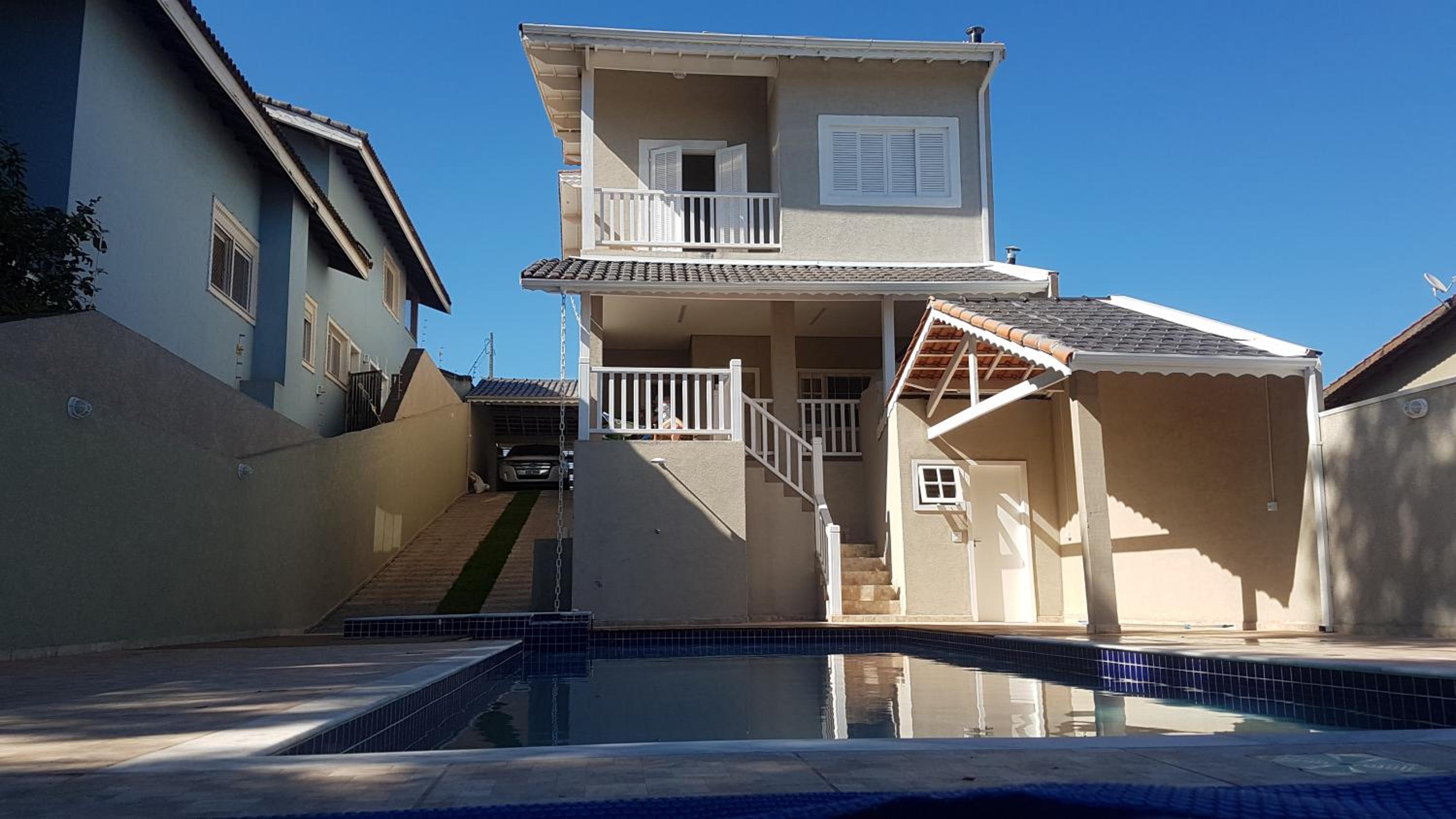 Five-Bedroom House photo 2