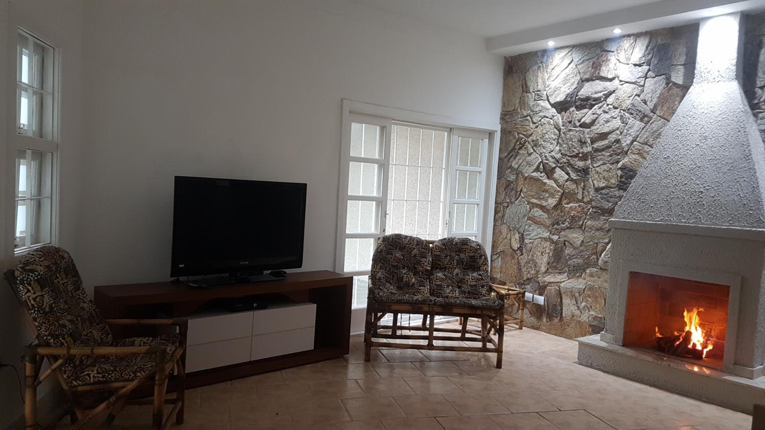 Five-Bedroom House photo 1