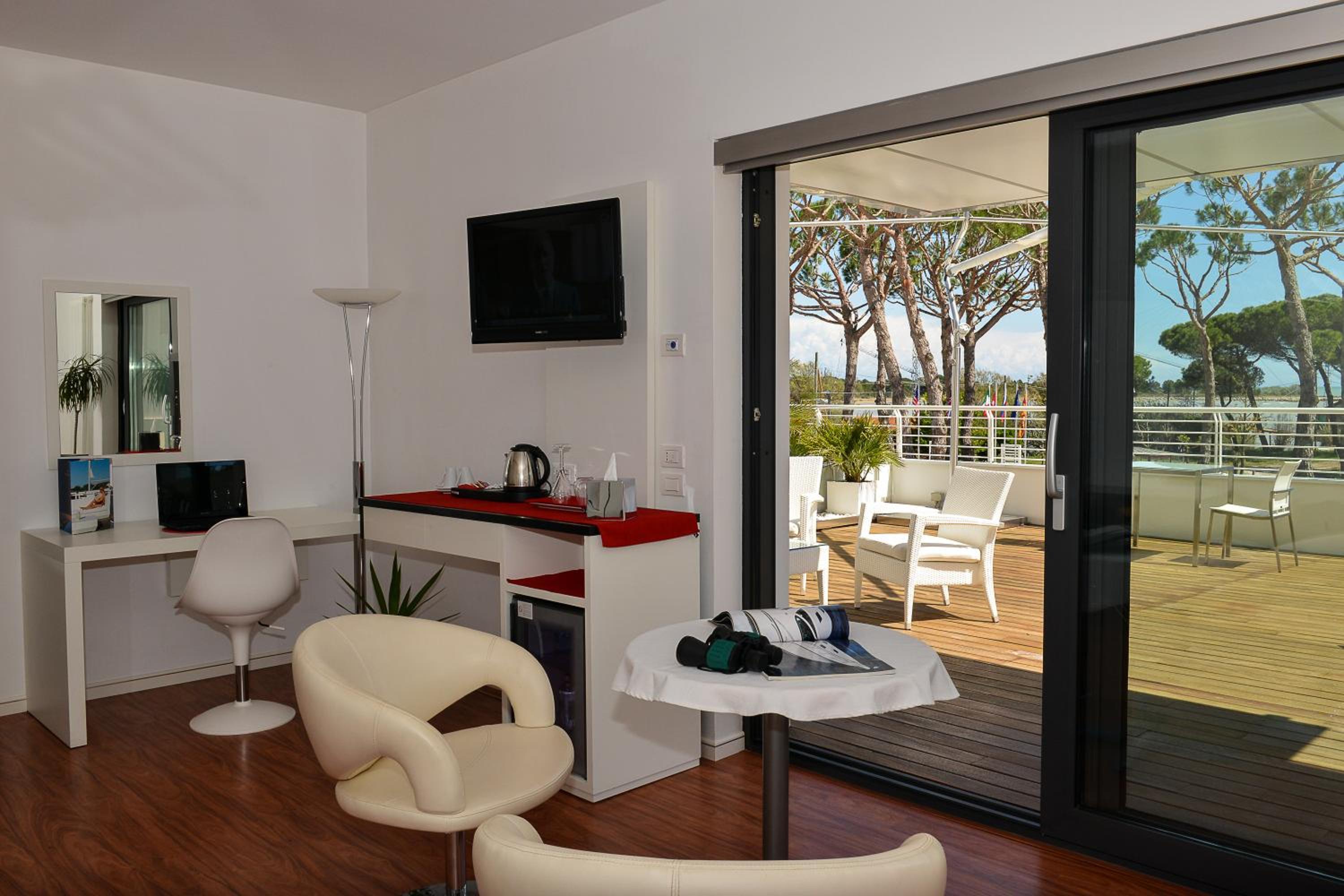 Junior Suite with Terrace - Photo 7