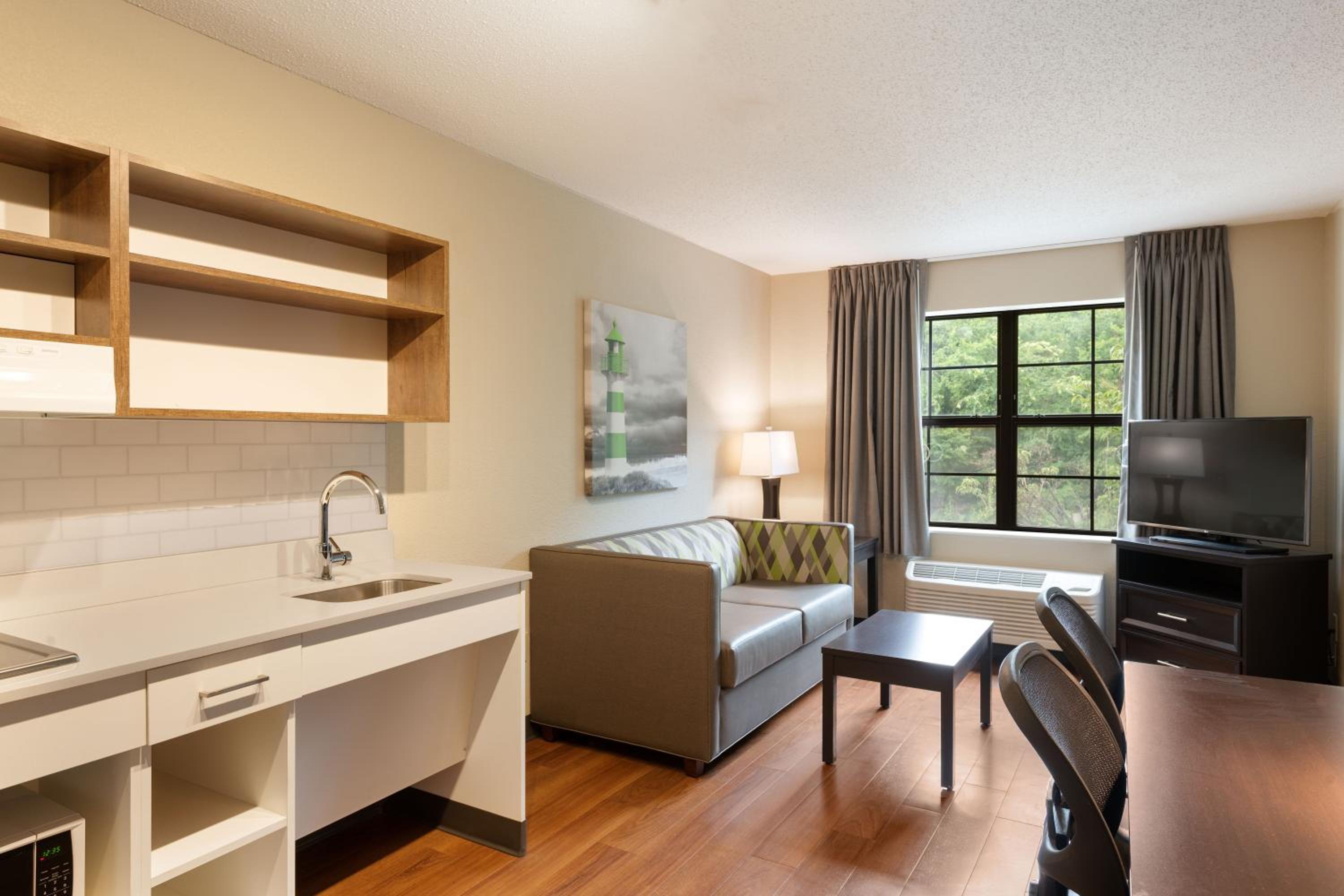 One Bedroom Suite with One King Bed - Disability Access - Non-Smoking - Photo 11