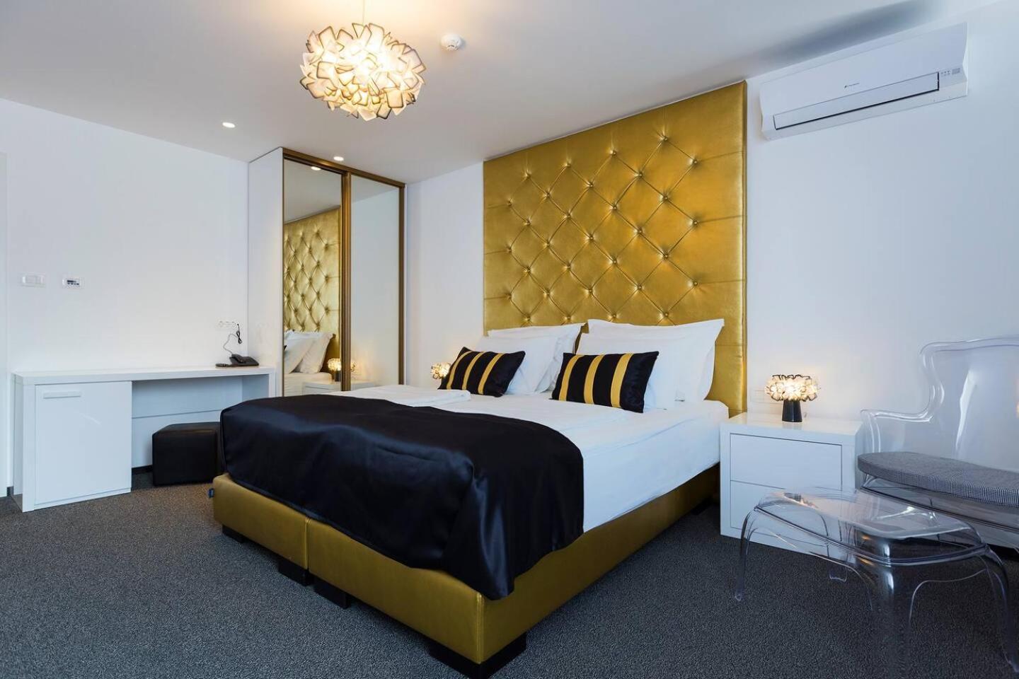 Deluxe Double or Twin Room photo 1