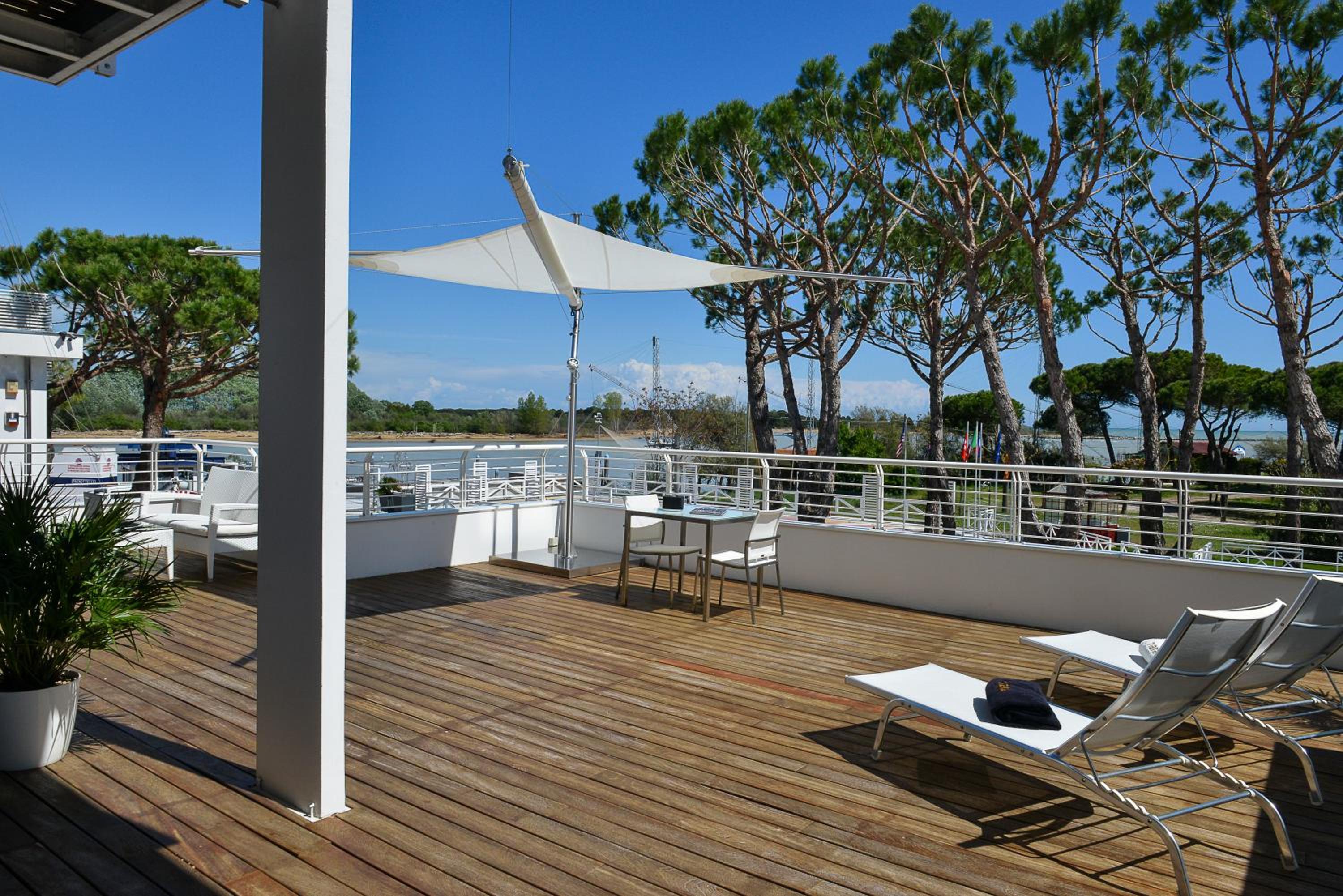 Junior Suite with Terrace - Photo 10