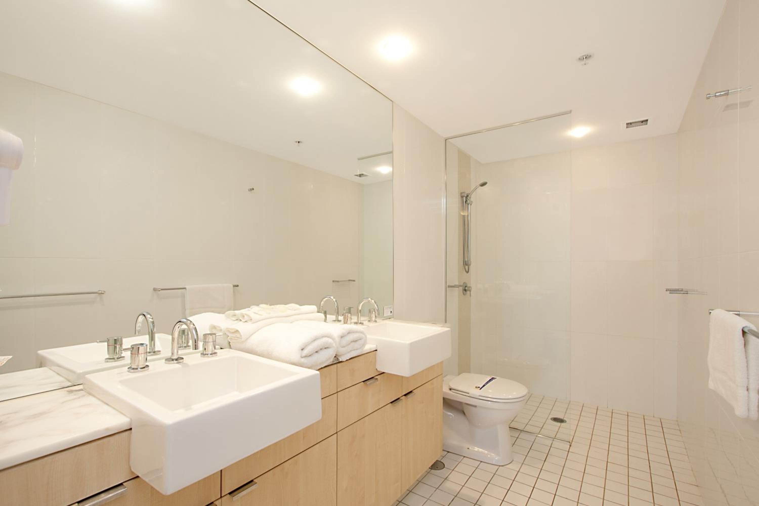 Two bedroom Apartment with Garden view - Photo 6