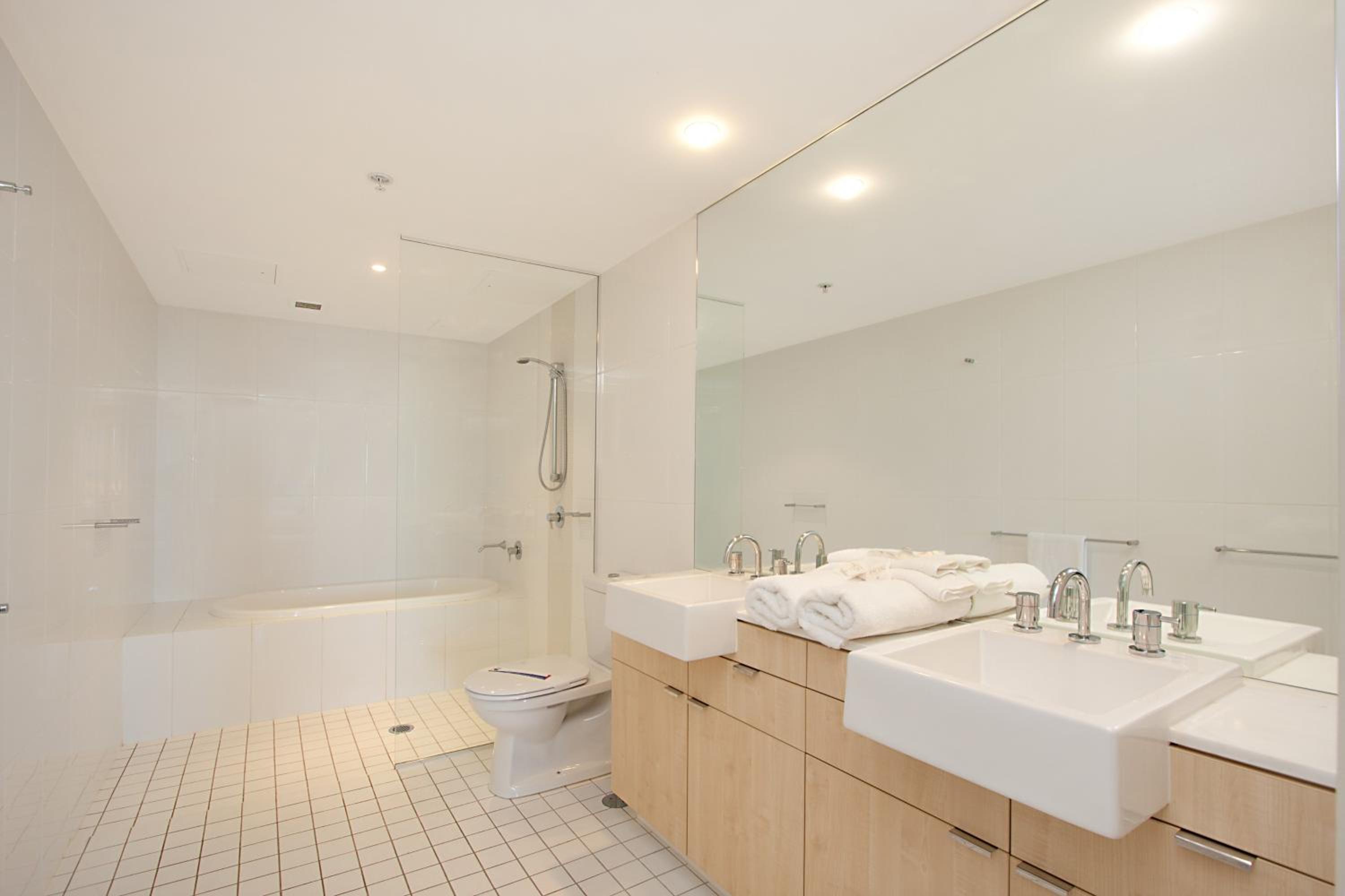 Two-Bedroom Apartment with Beach View - Photo 8