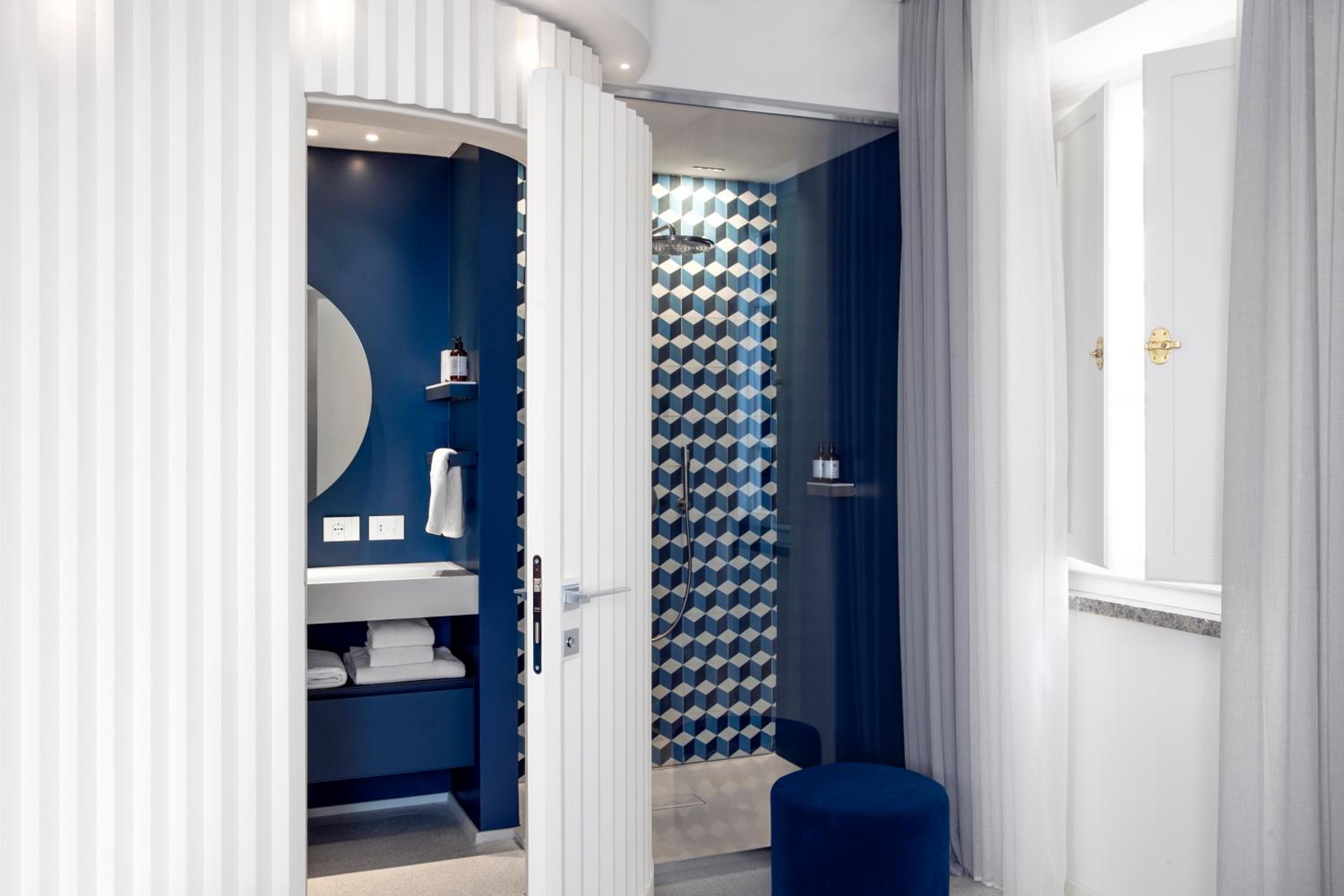 Suite with Balcony - Photo 2