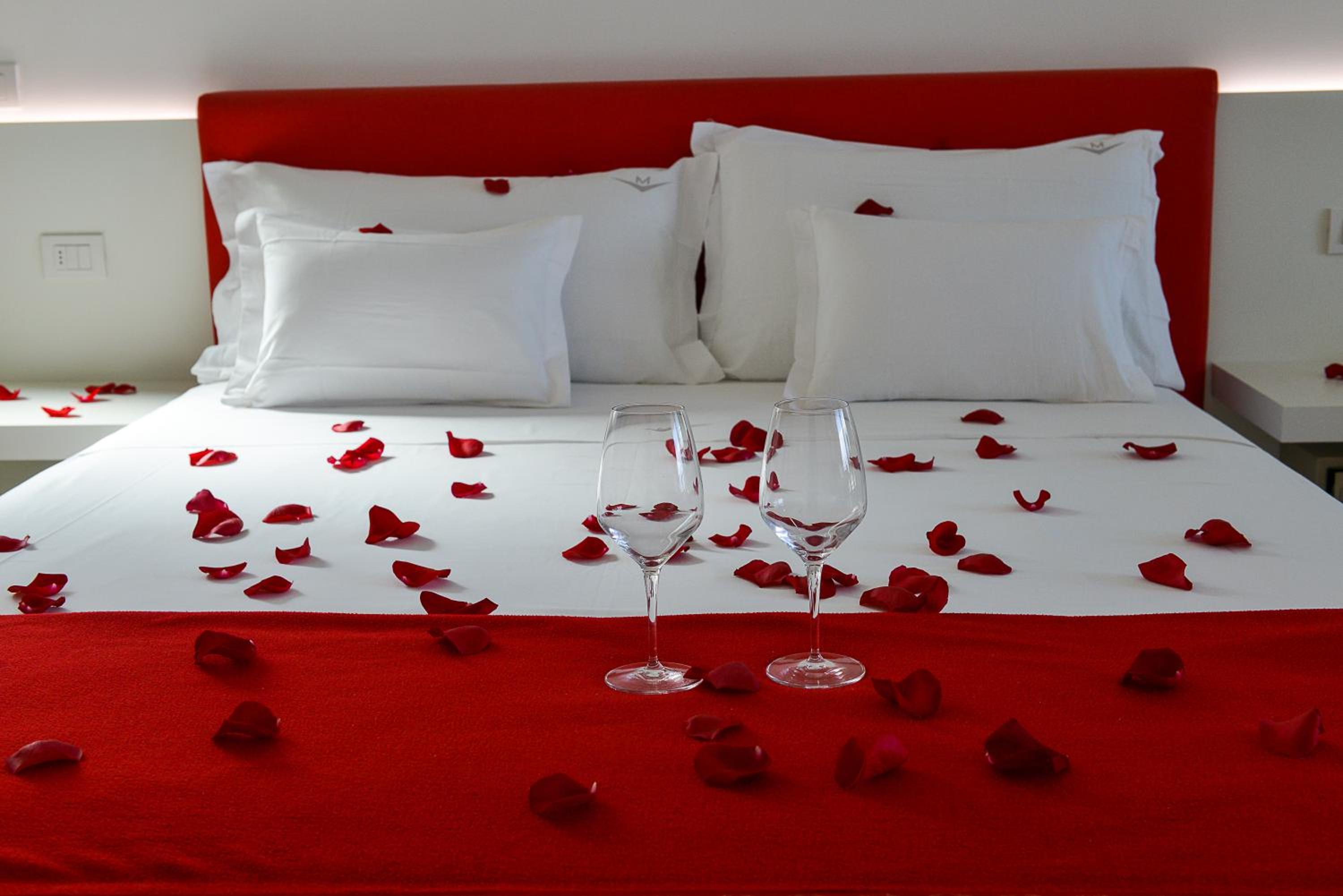 Junior Suite with Balcony - Photo 3