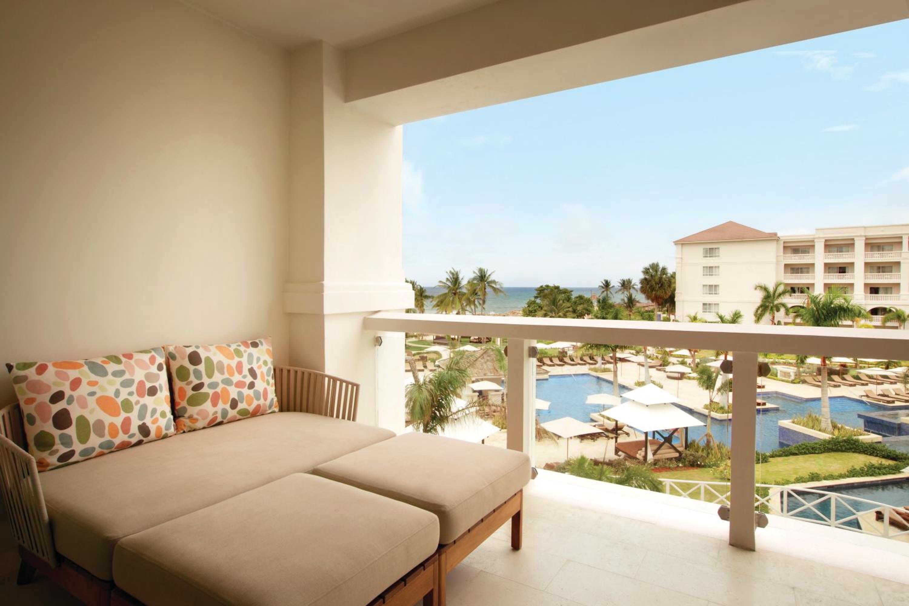 Junior King Suite with Ocean View photo 2