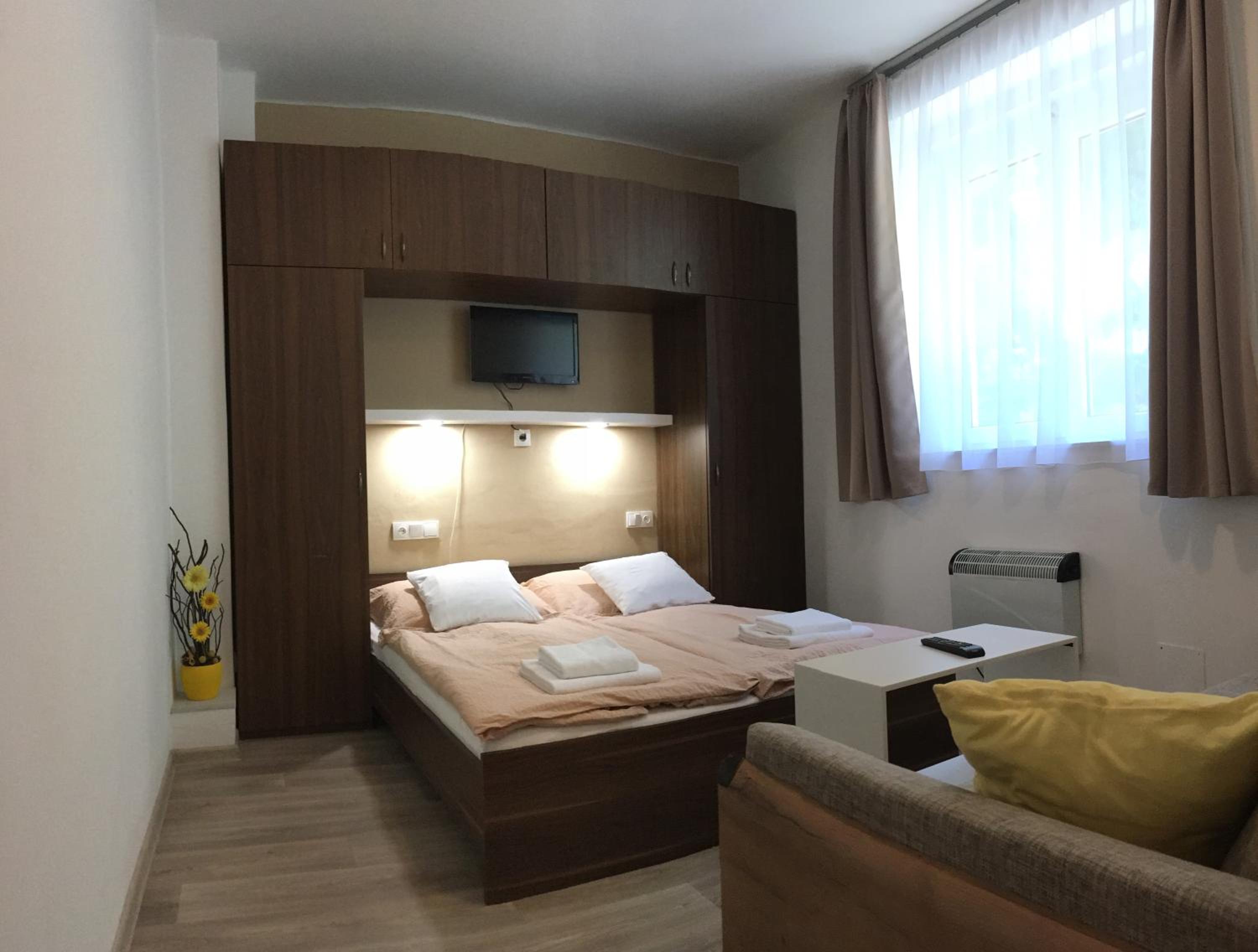 Deluxe Double Room with Extra Bed photo 1