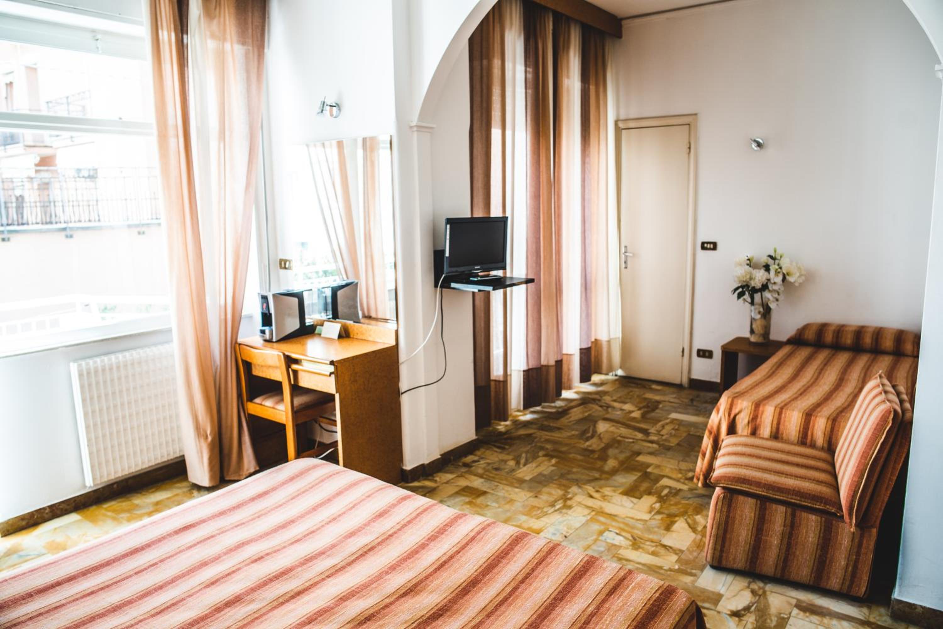 Double Room with Partial Sea View photo 3