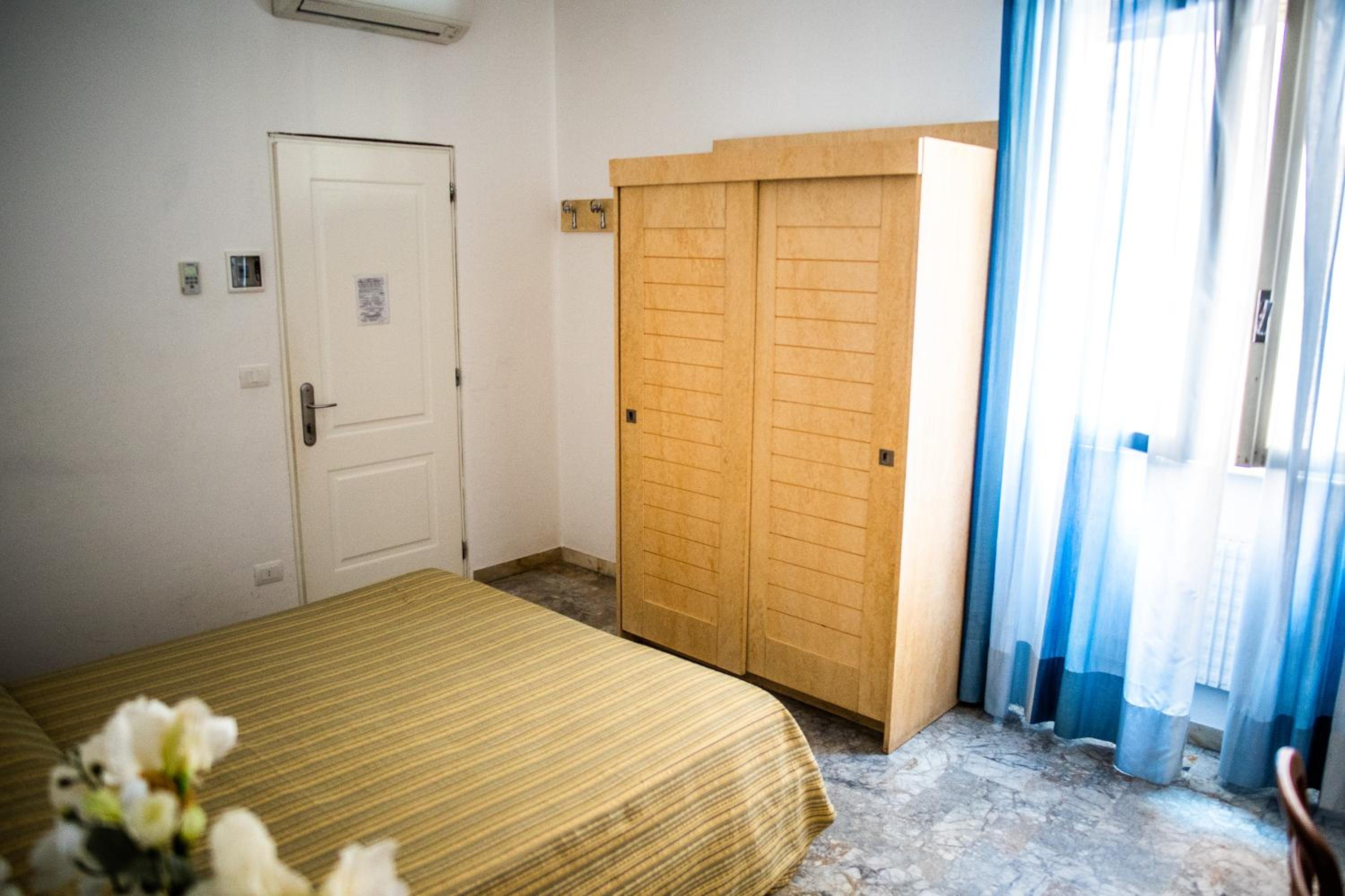 Economy Double or Twin Room photo 2