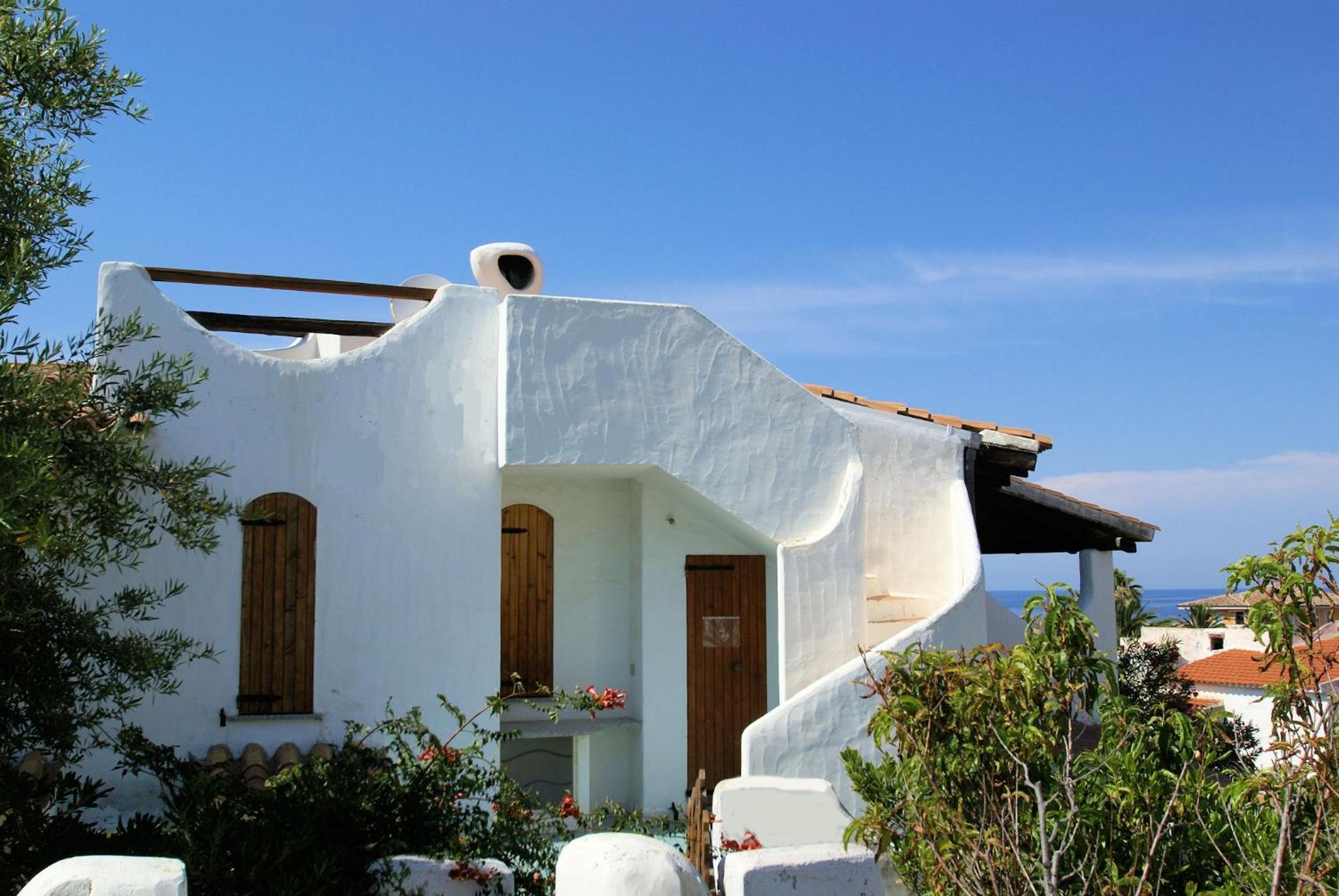 Three-Bedroom House photo 2