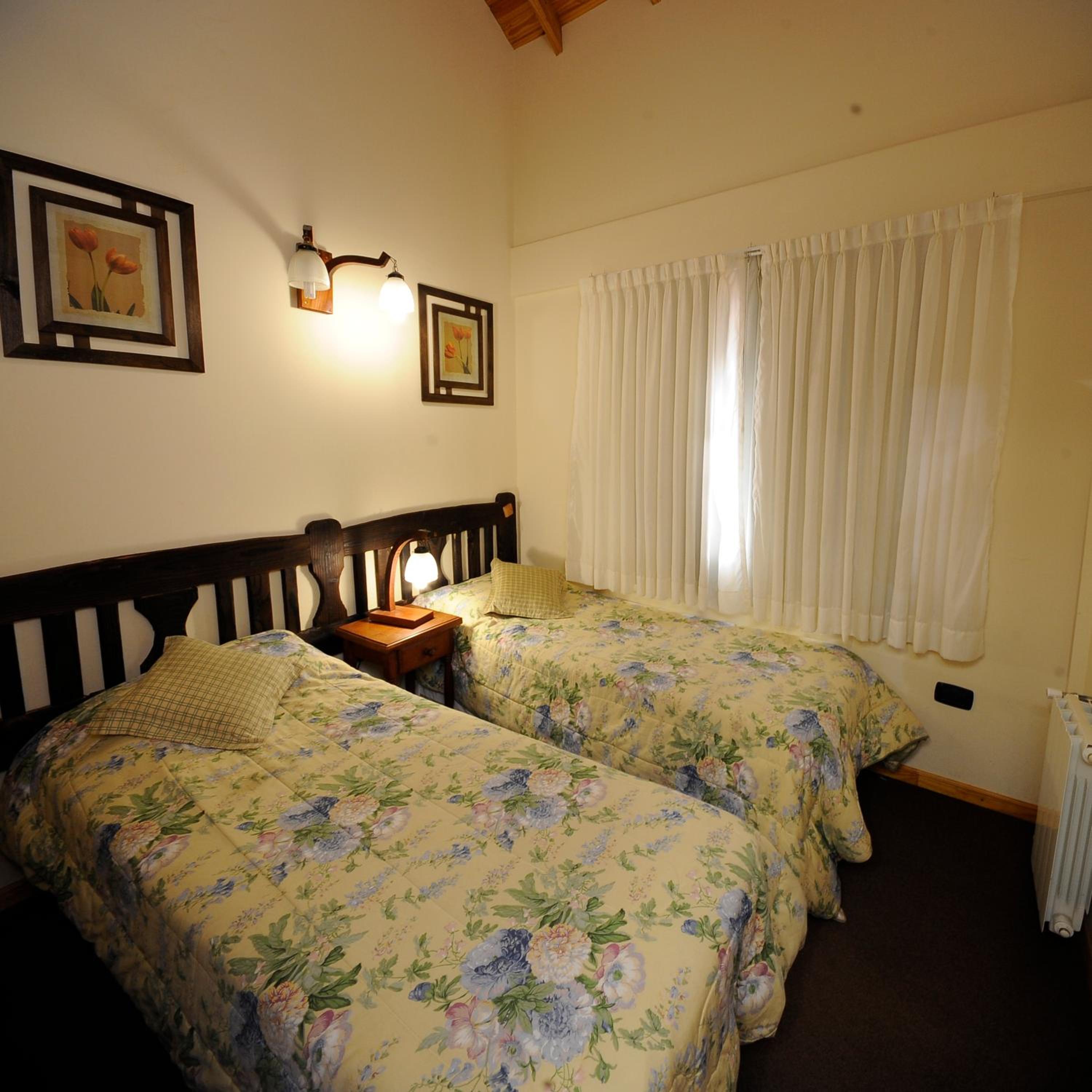 Bungalow (8 Adults)