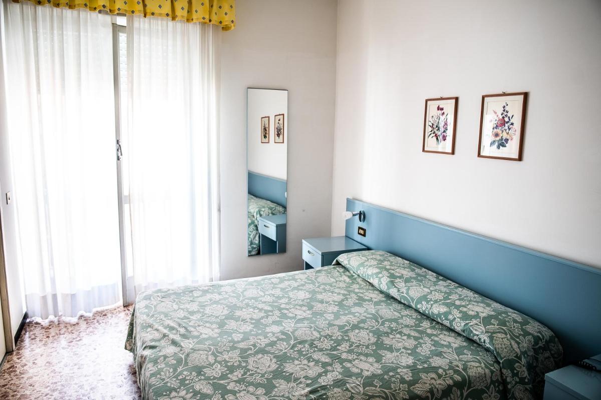 Double Room with Partial Sea View photo 1