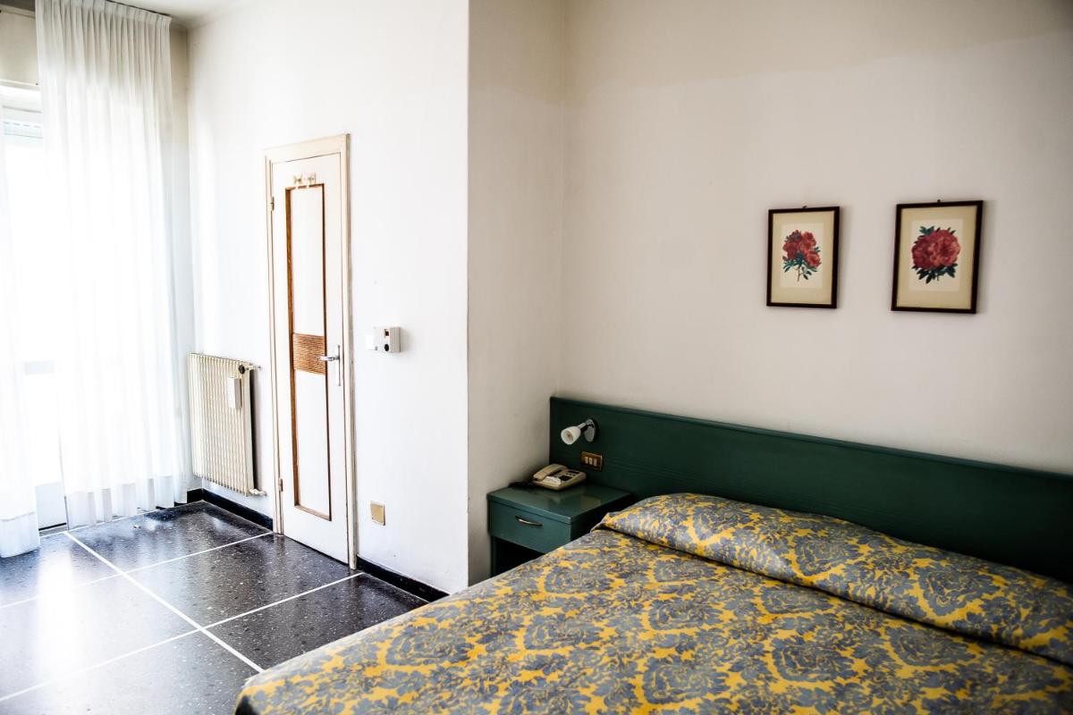 Double Room with Partial Sea View photo 2