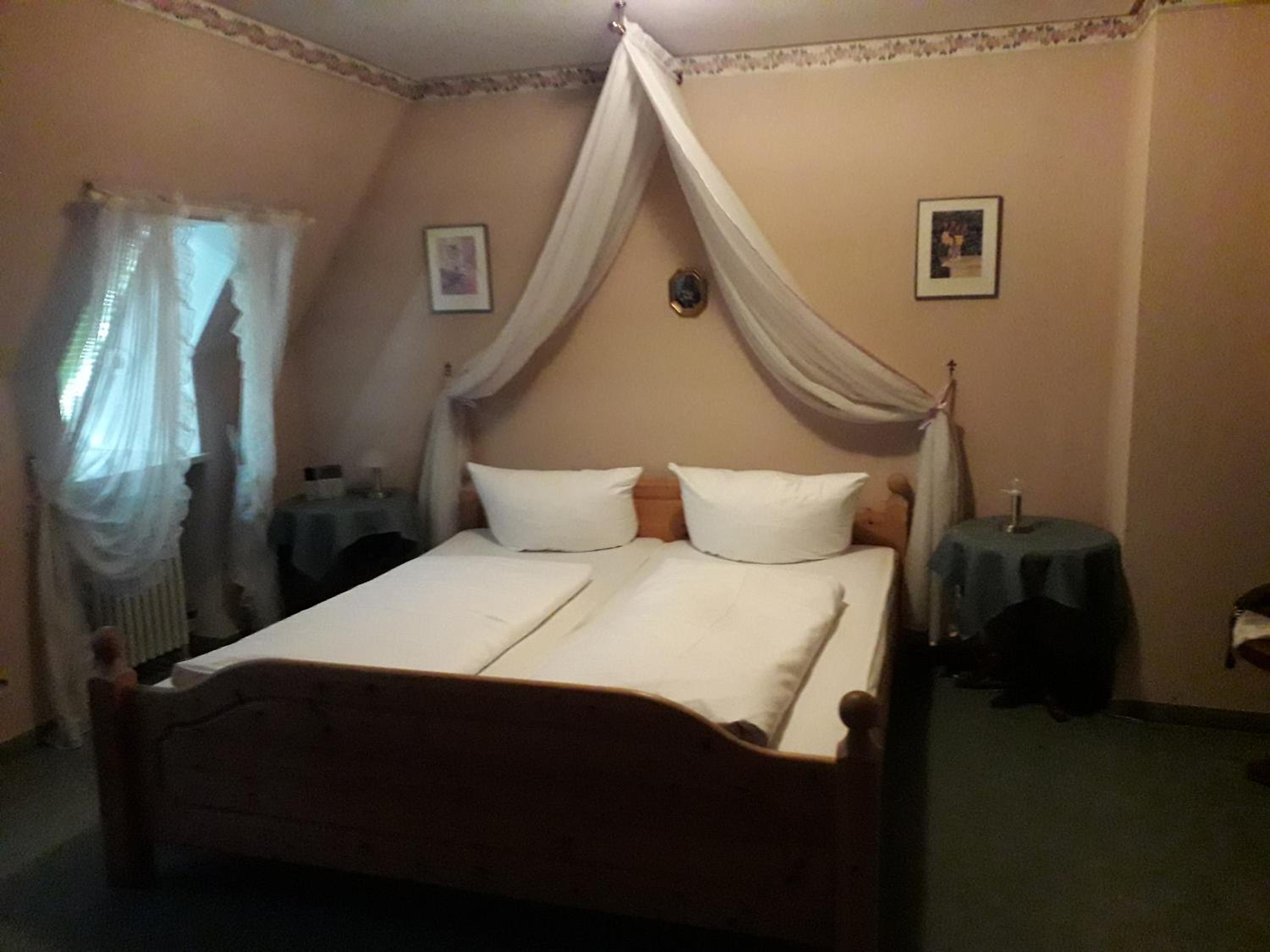 Budget Double Room - Photo 5