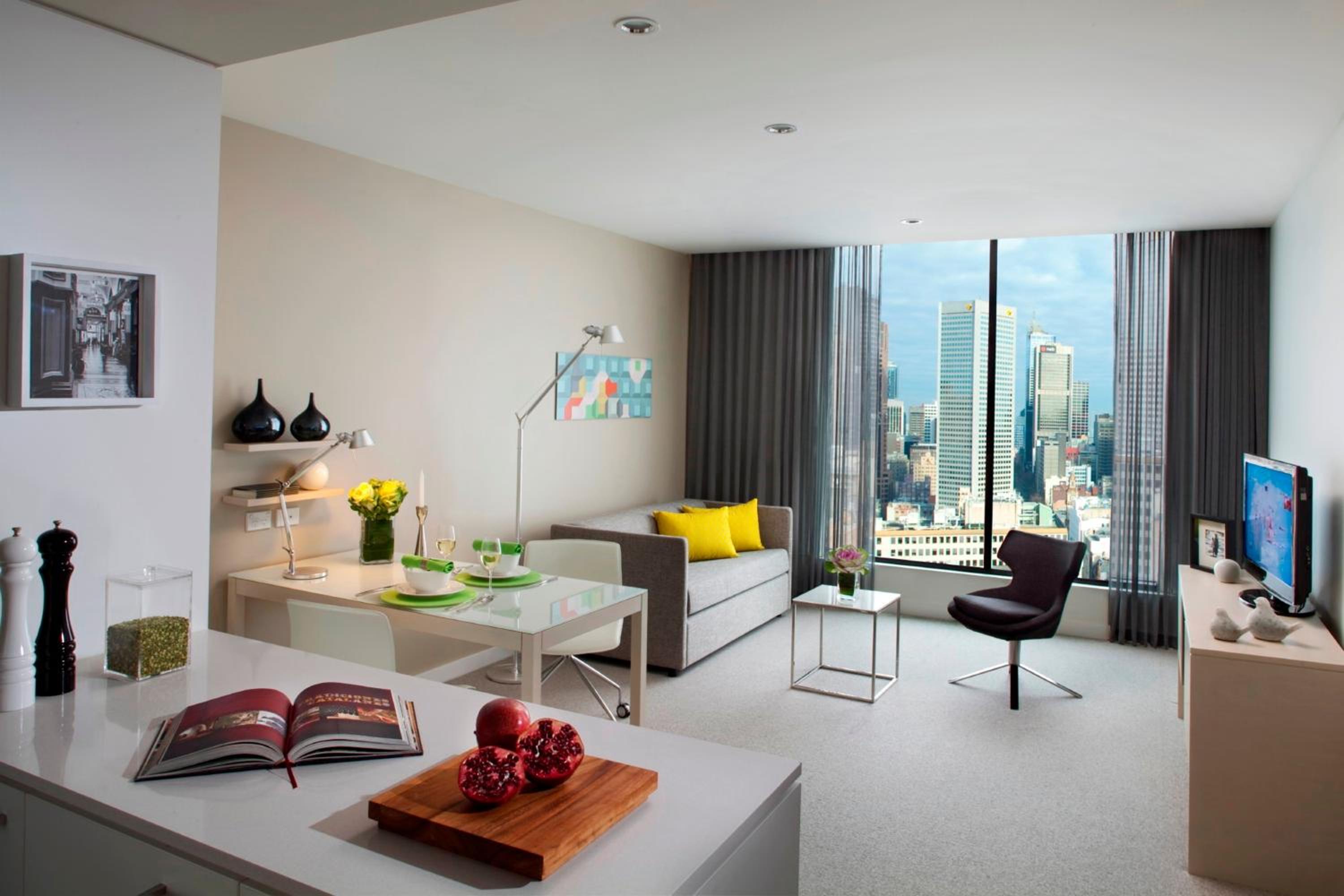Executive One-Bedroom Apartment - Photo 4