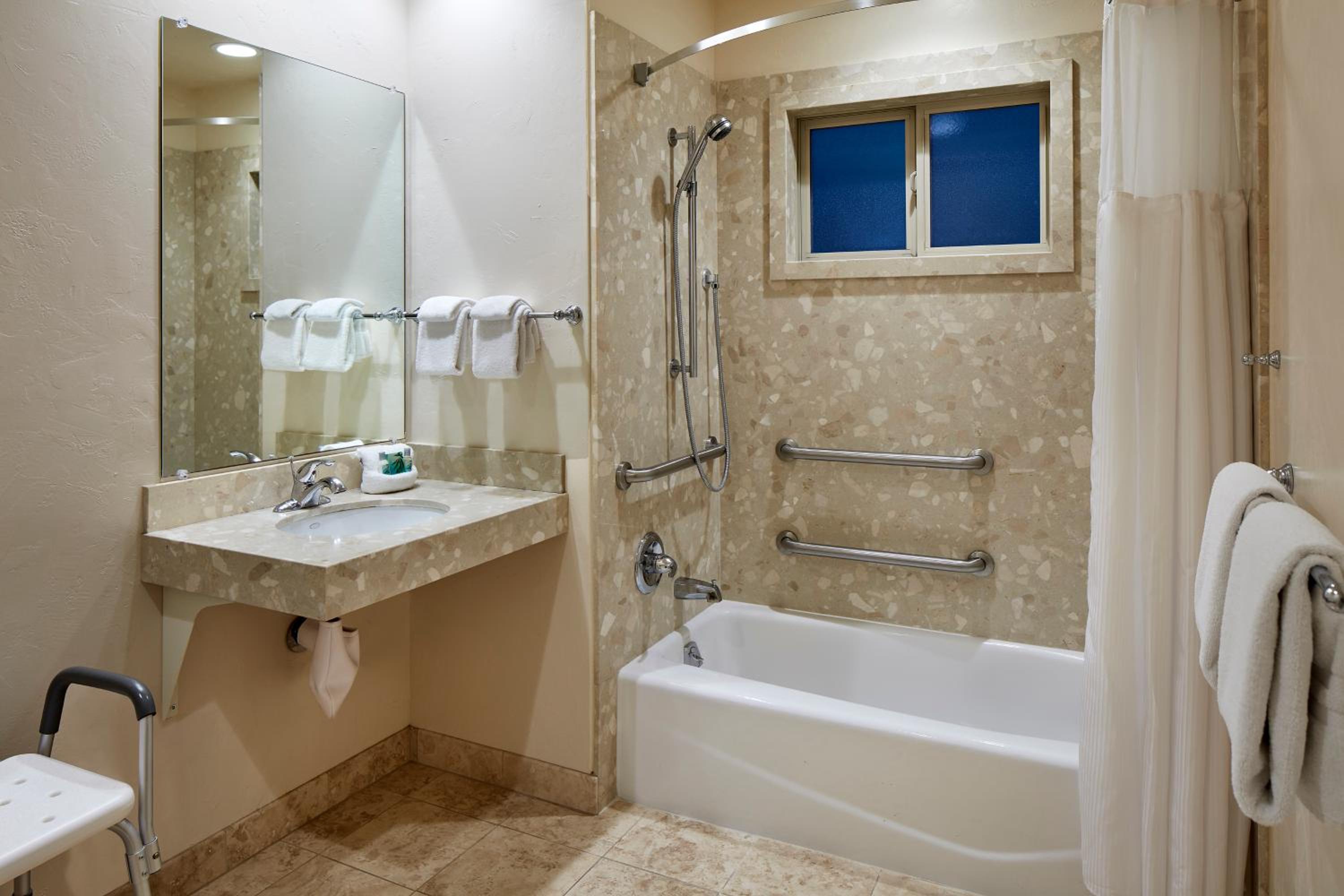  Standard Queen Room - Disability Access photo 2