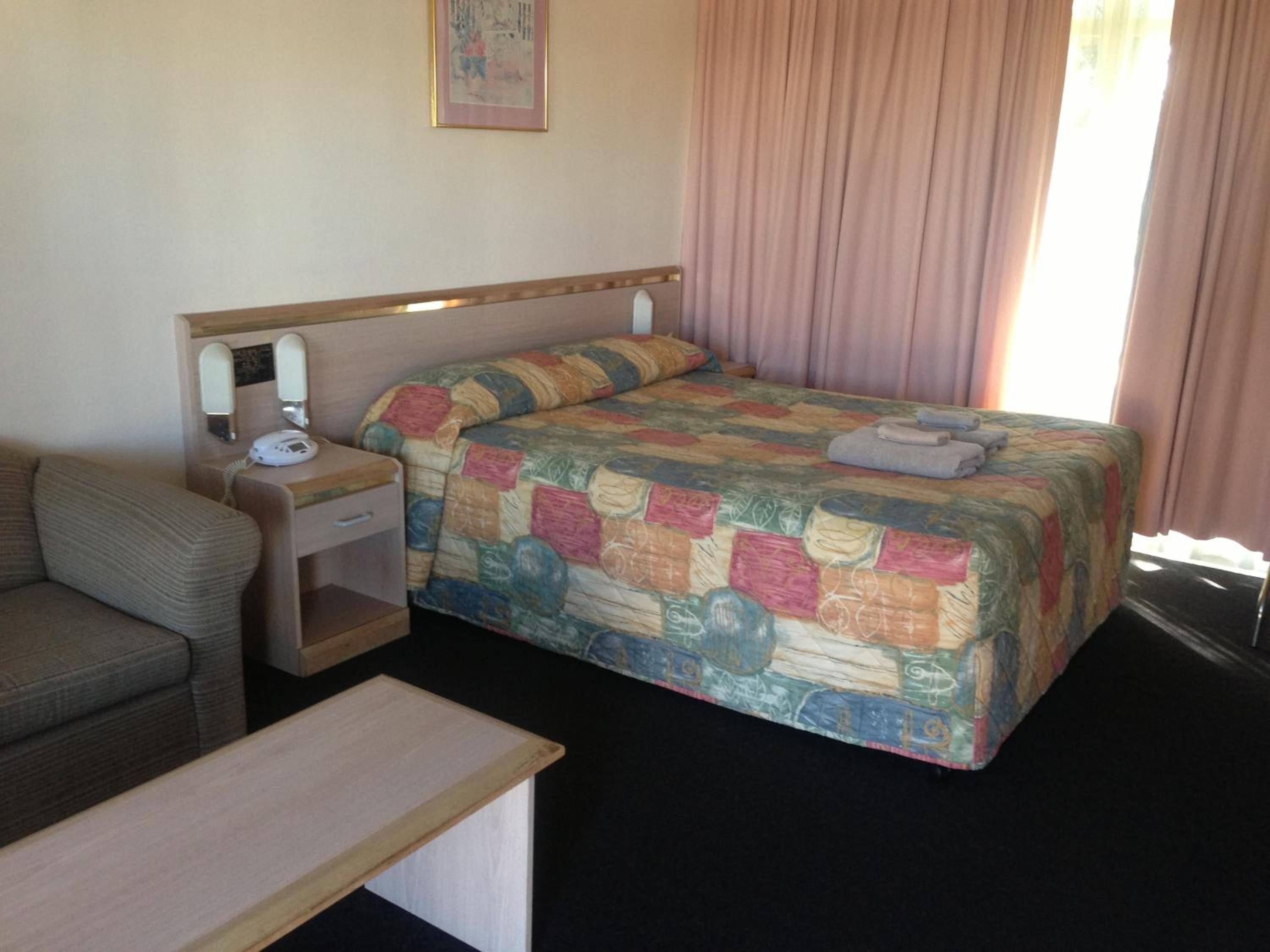 Queen Room photo 2