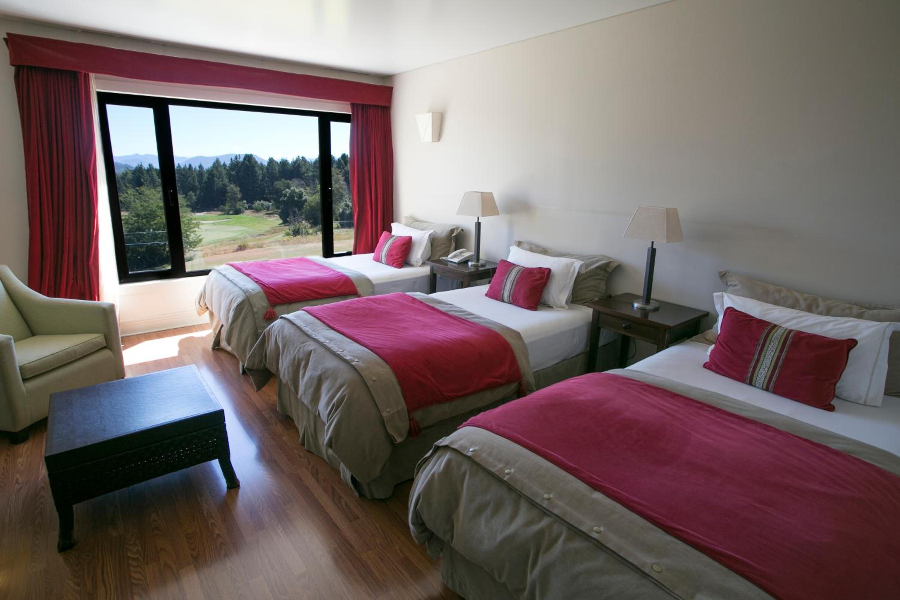Superior Triple Room thumbnail 5
