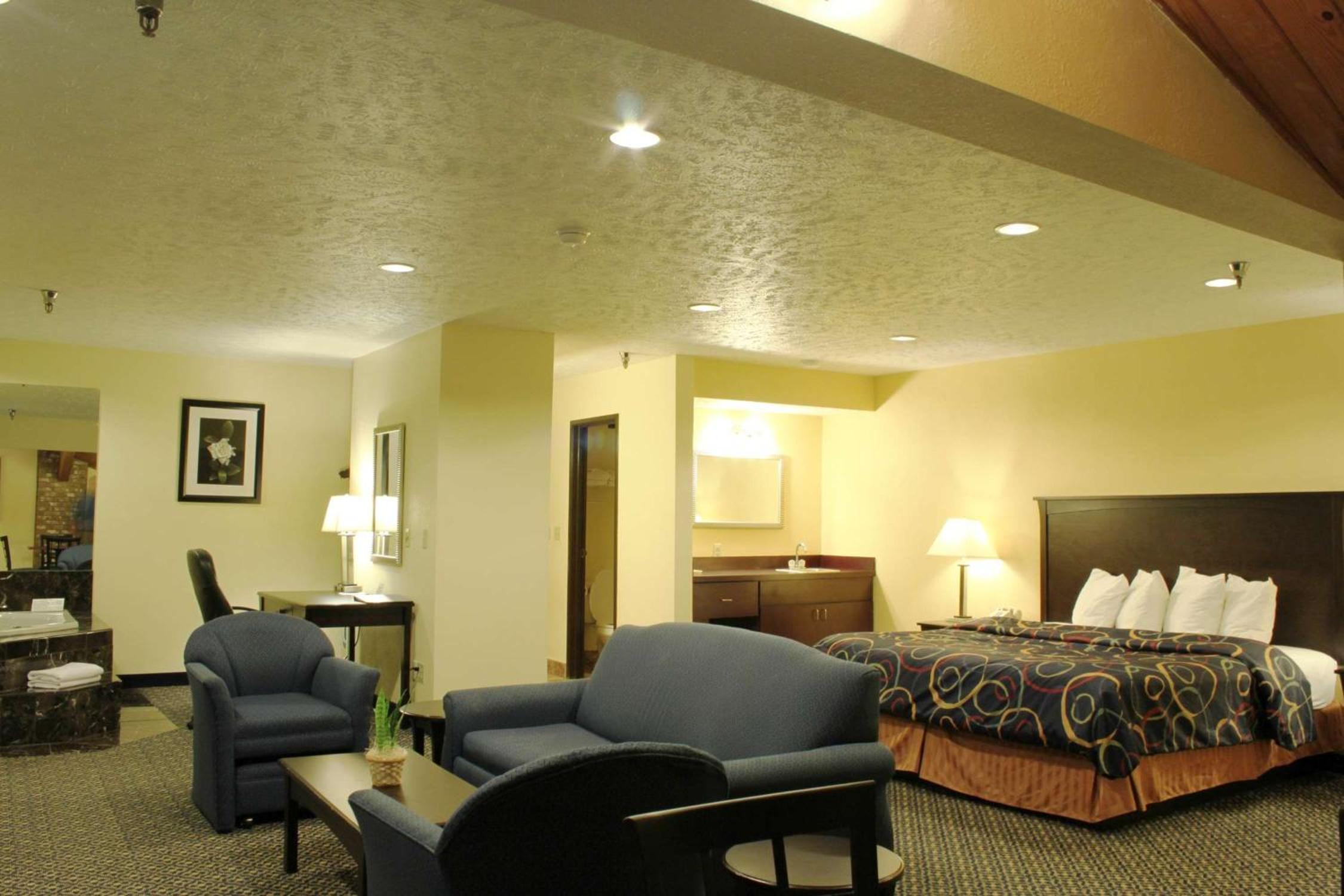 King Suite - Non-Smoking - Photo 1
