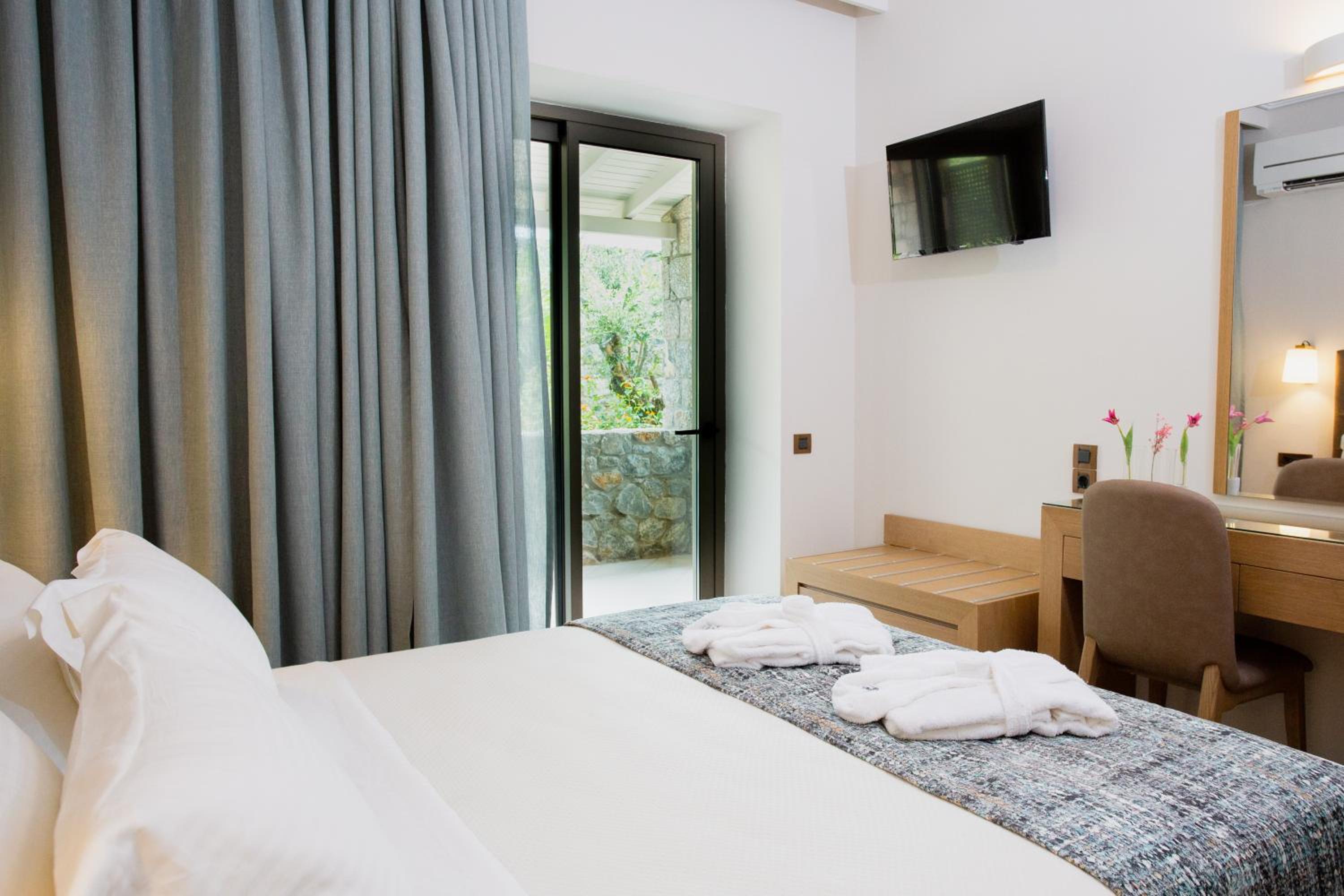 Deluxe Family Apartment with Garden View  - Photo 11