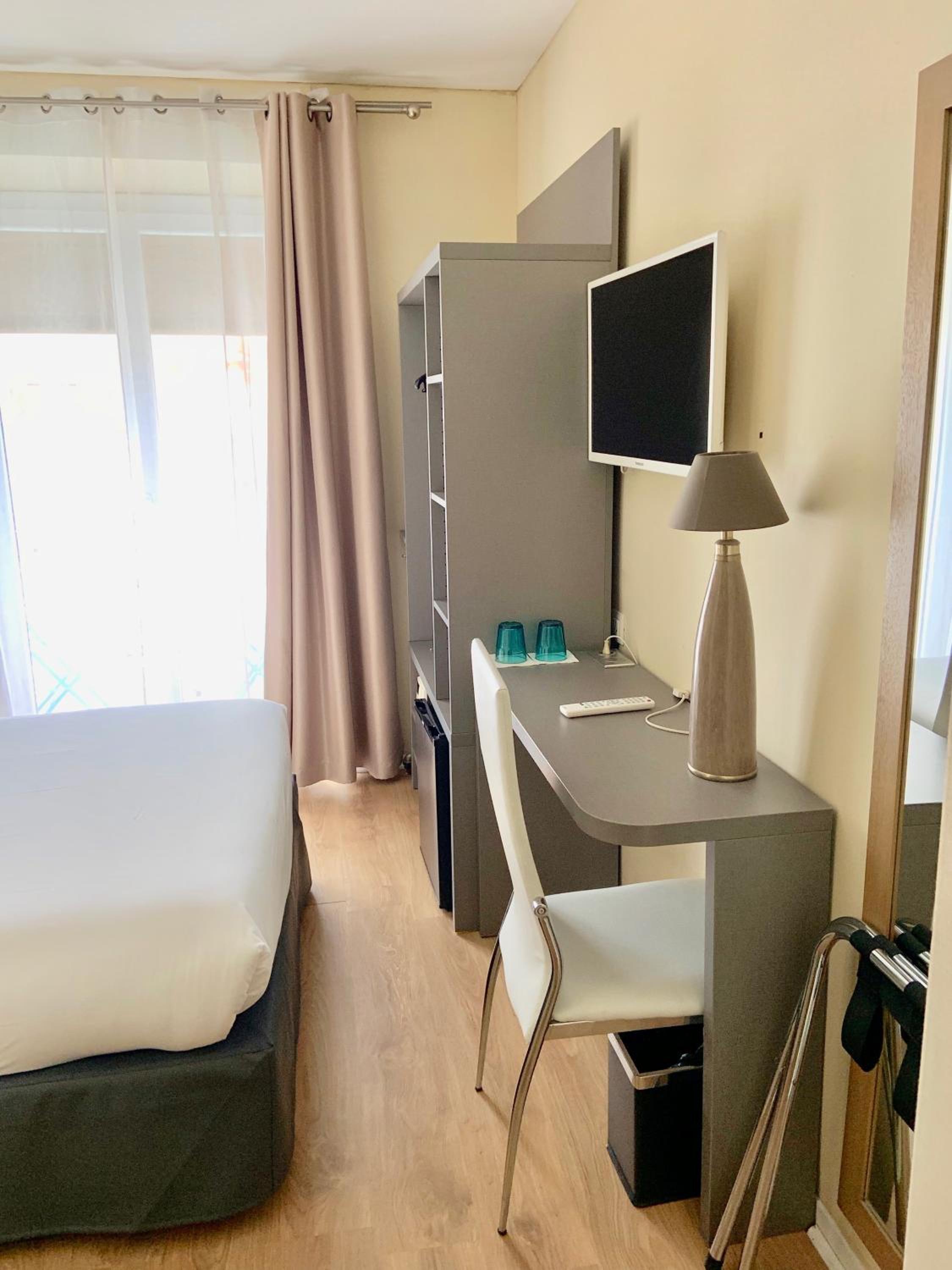 Double standard room with balcony - Photo 1