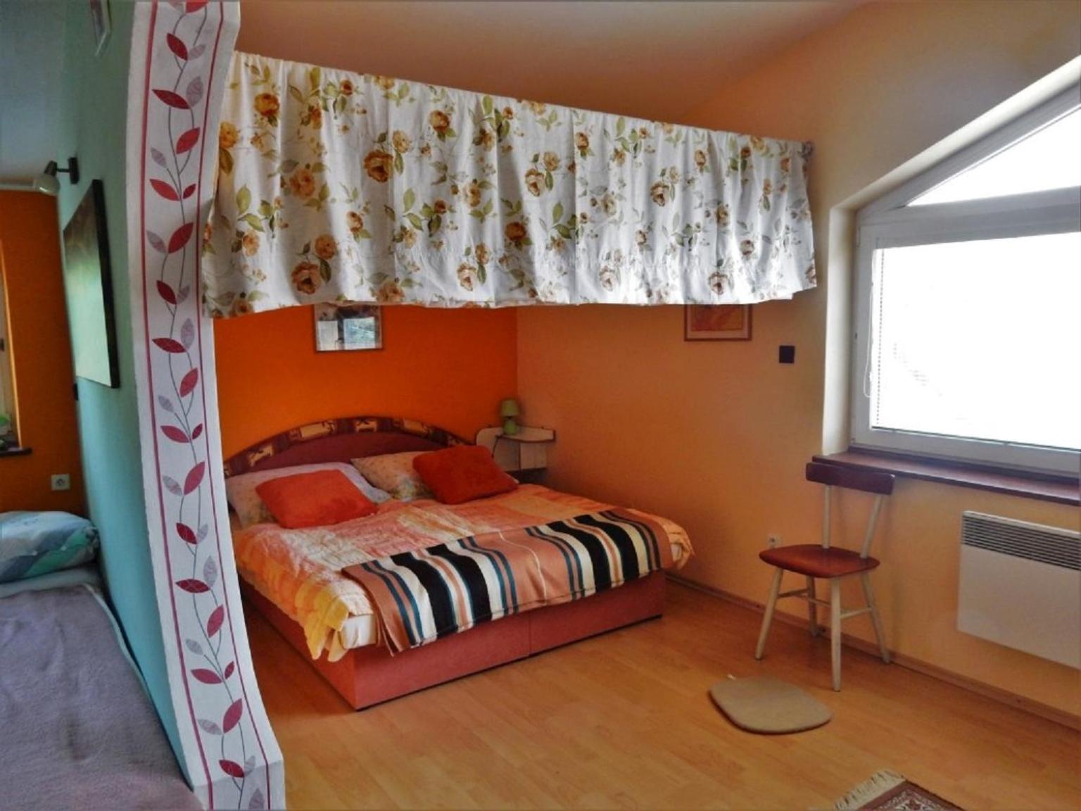 One-Bedroom Apartment - Photo 4