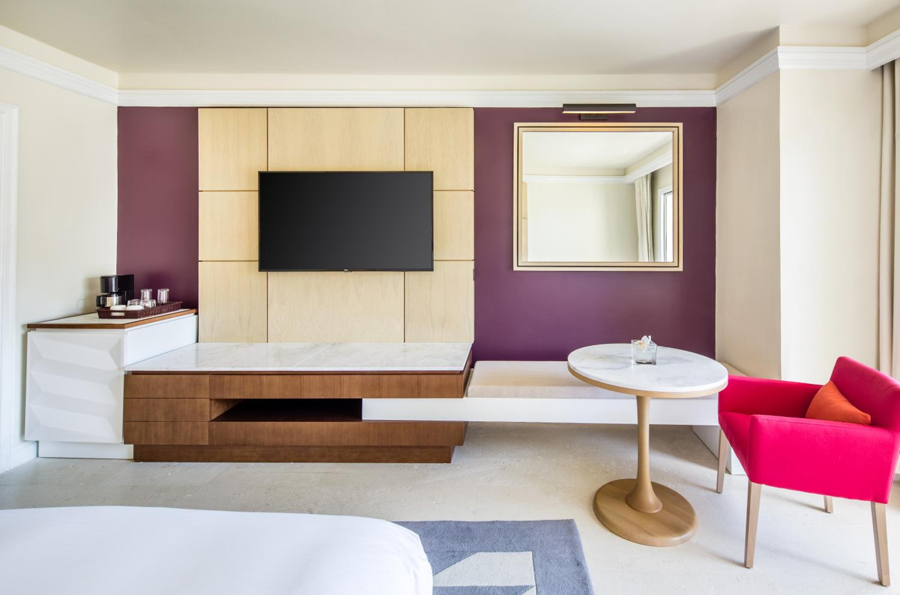 Deluxe King Room with Resort view photo 3
