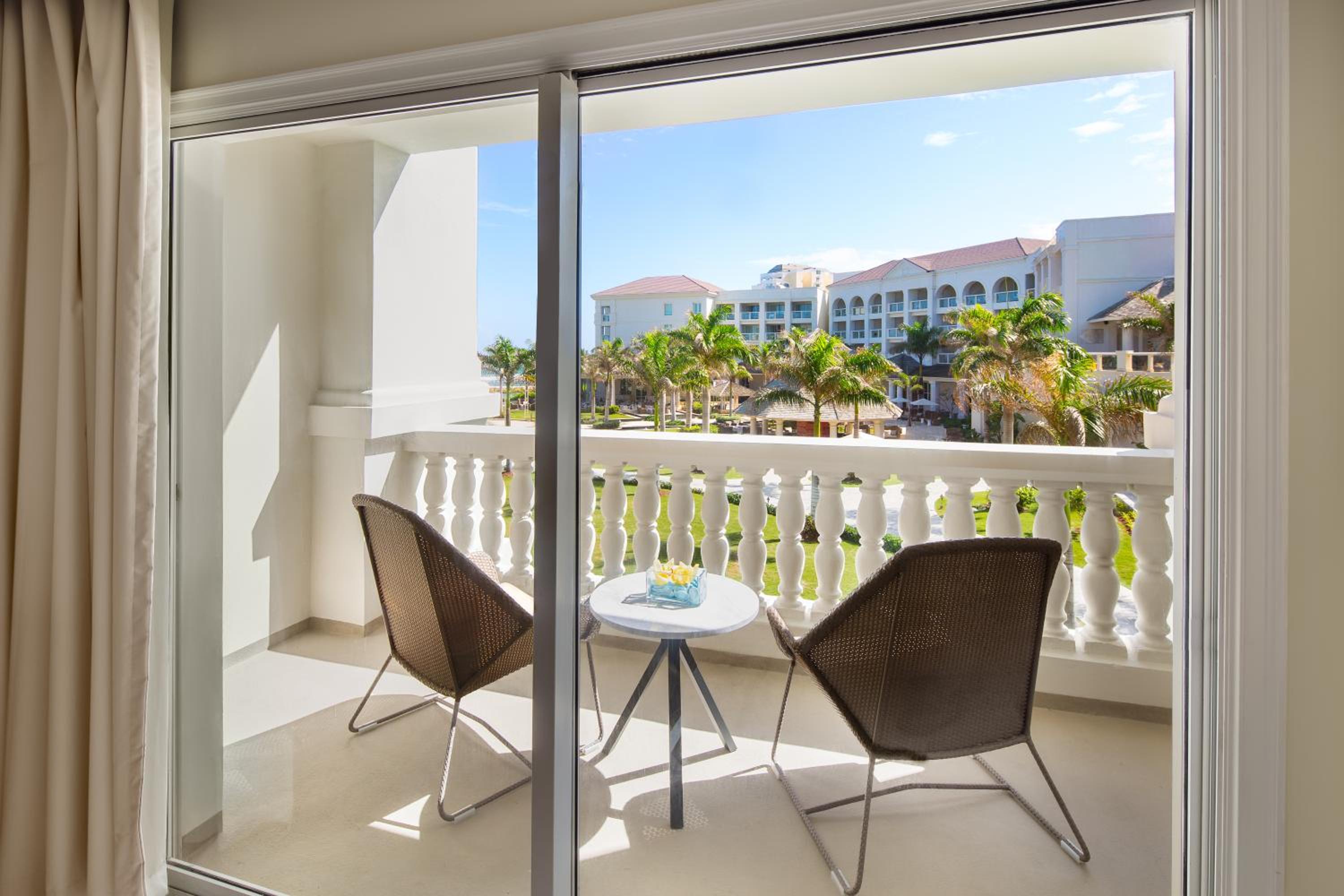 Deluxe Double Room with Resort View photo 3