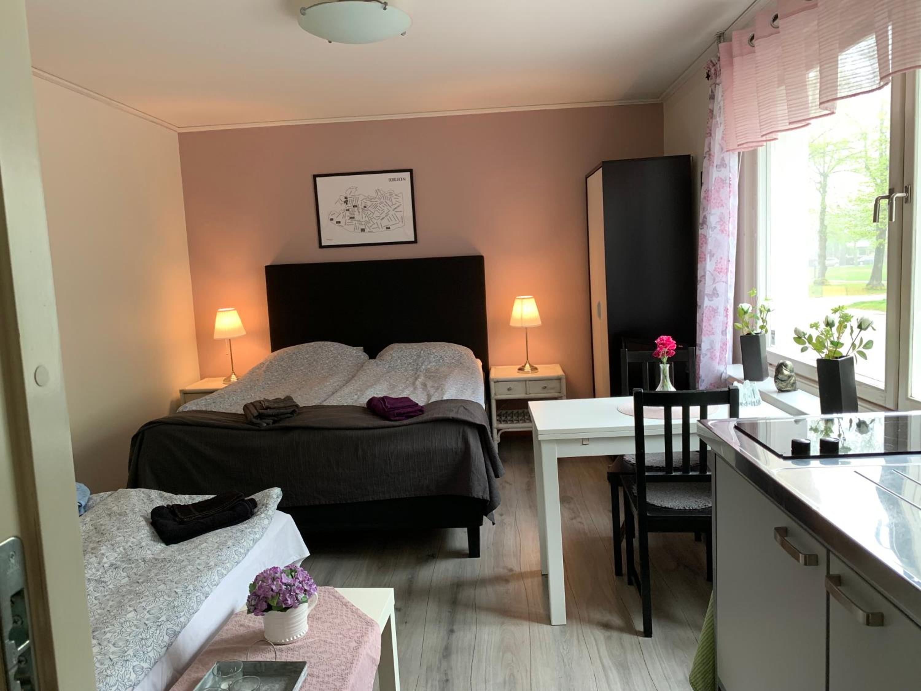 Studio with Private External Bathroom - Photo 1