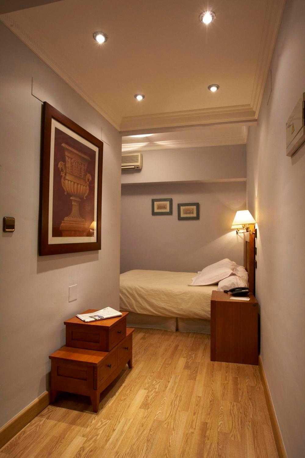 Double or Twin Room - Photo 6