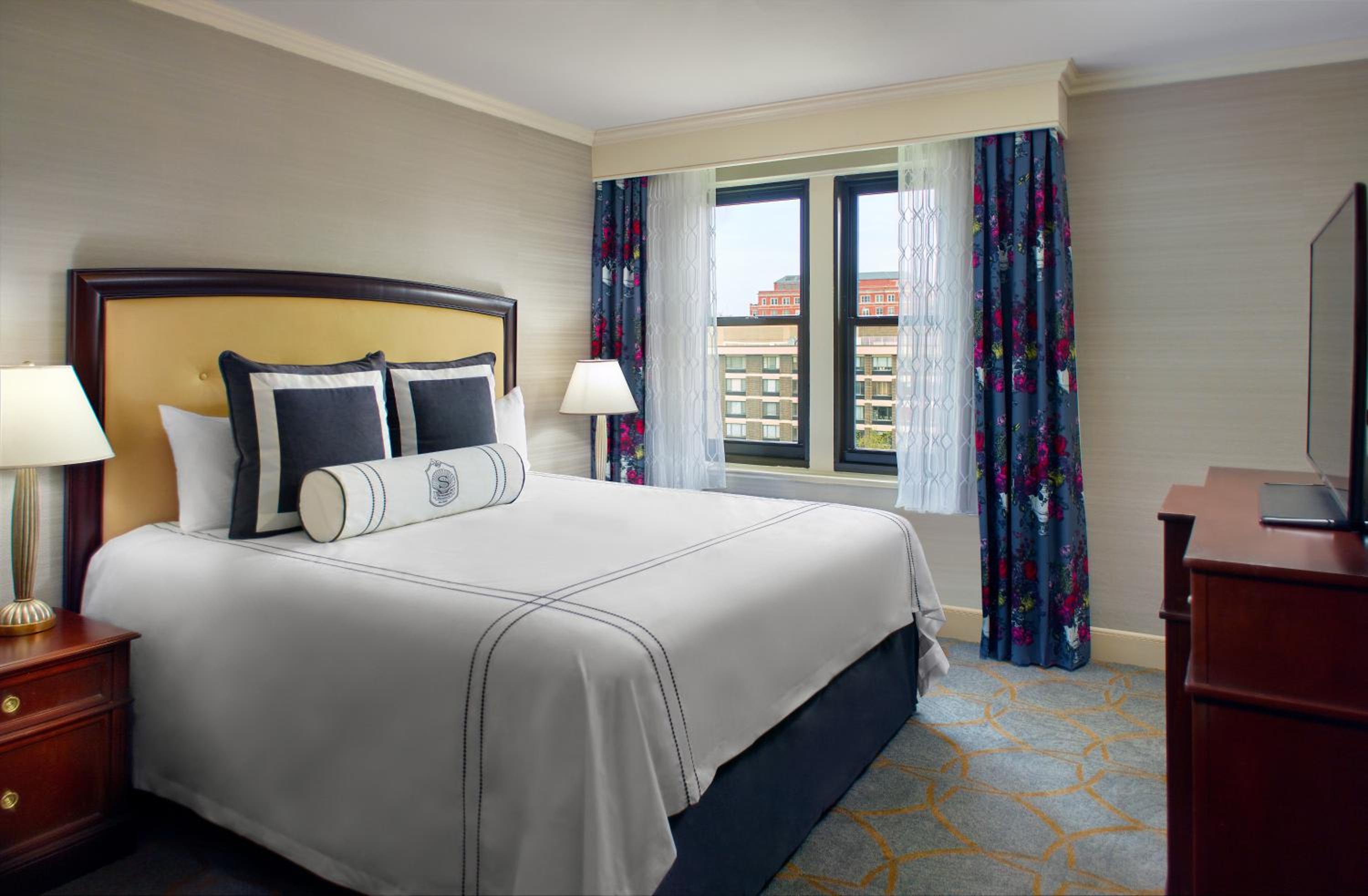 Classic Suite - 1 King Bed photo 1