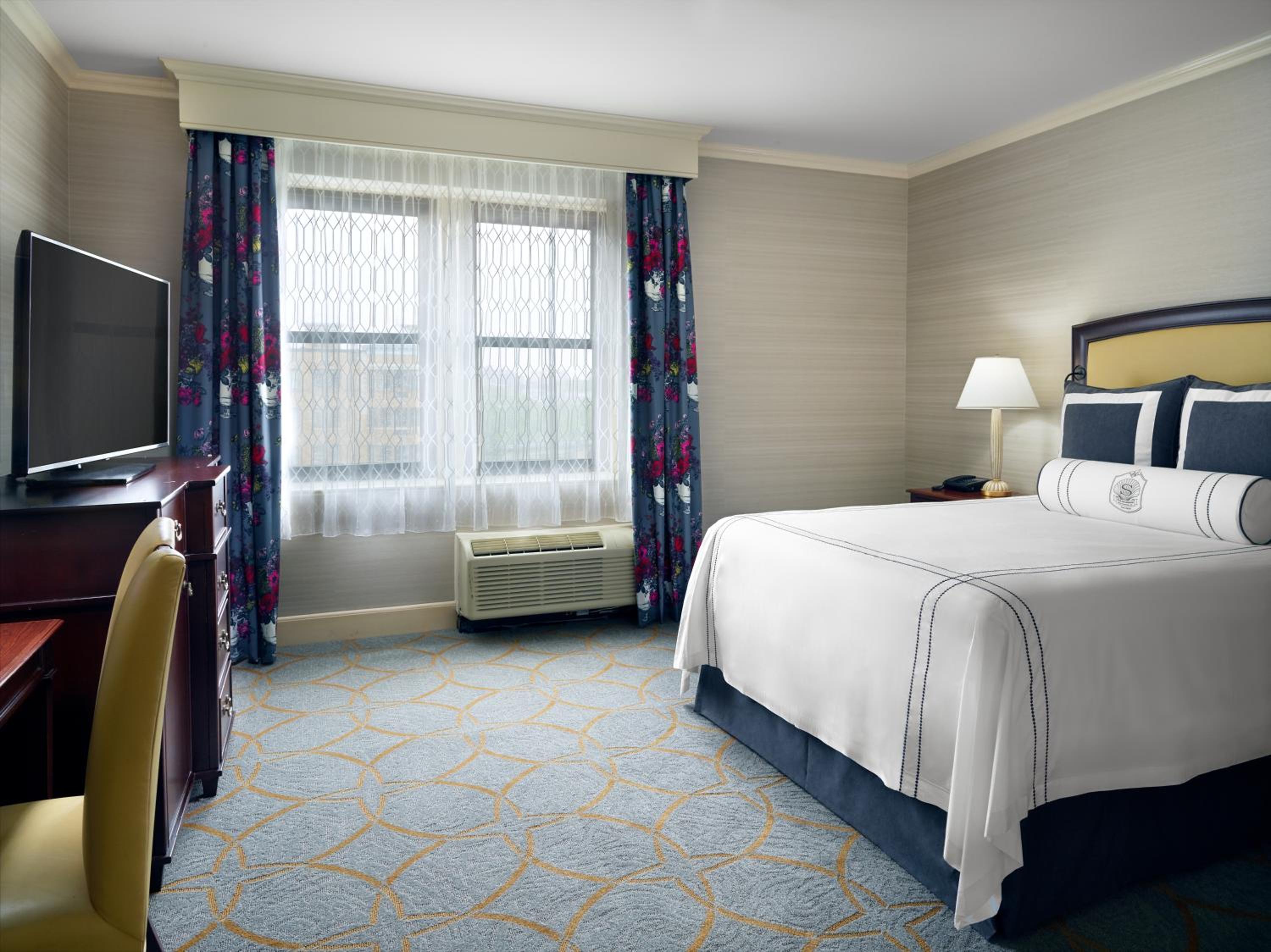 Traditional Room 1 Queen Bed