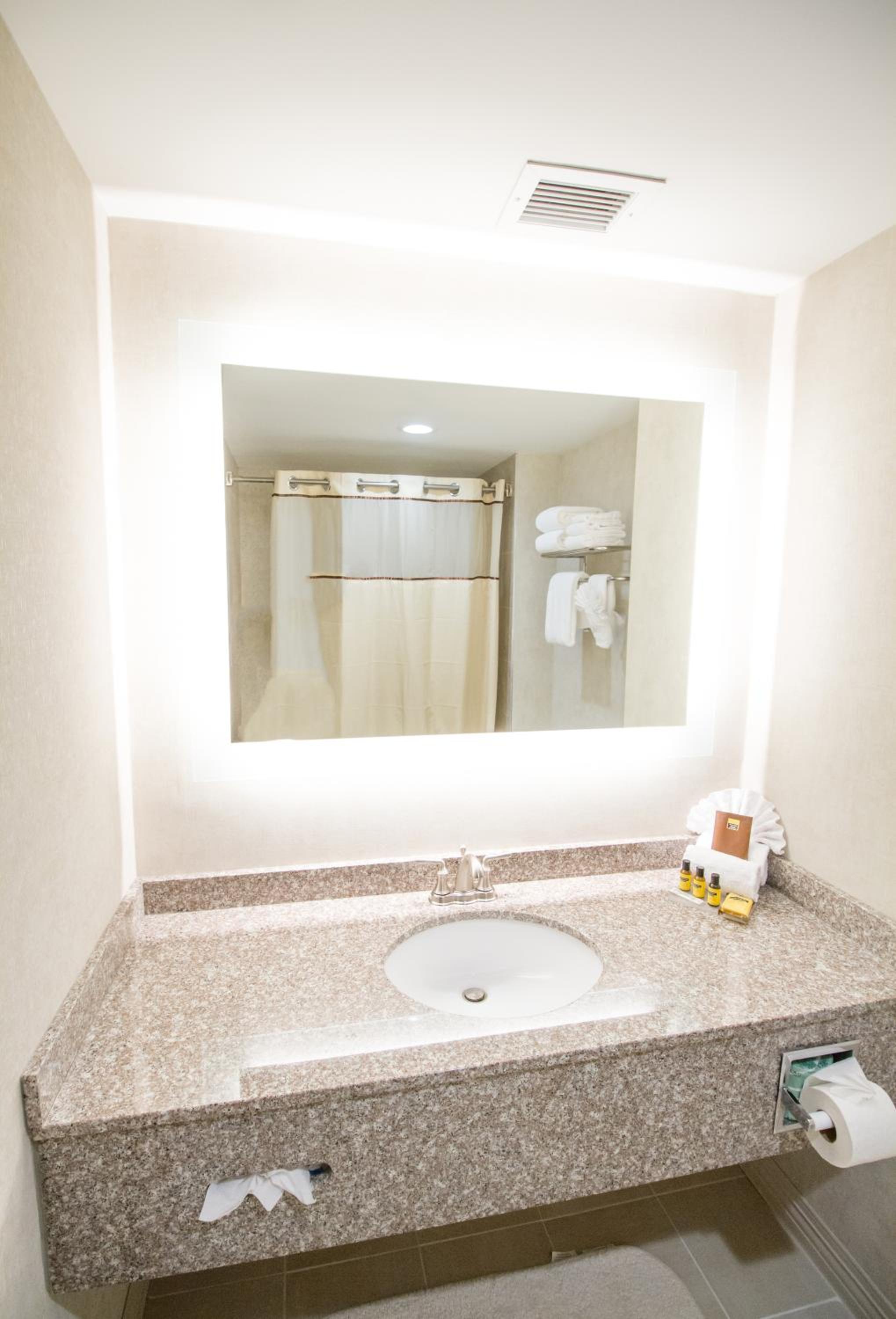 King Room - Non-Smoking - Photo 2