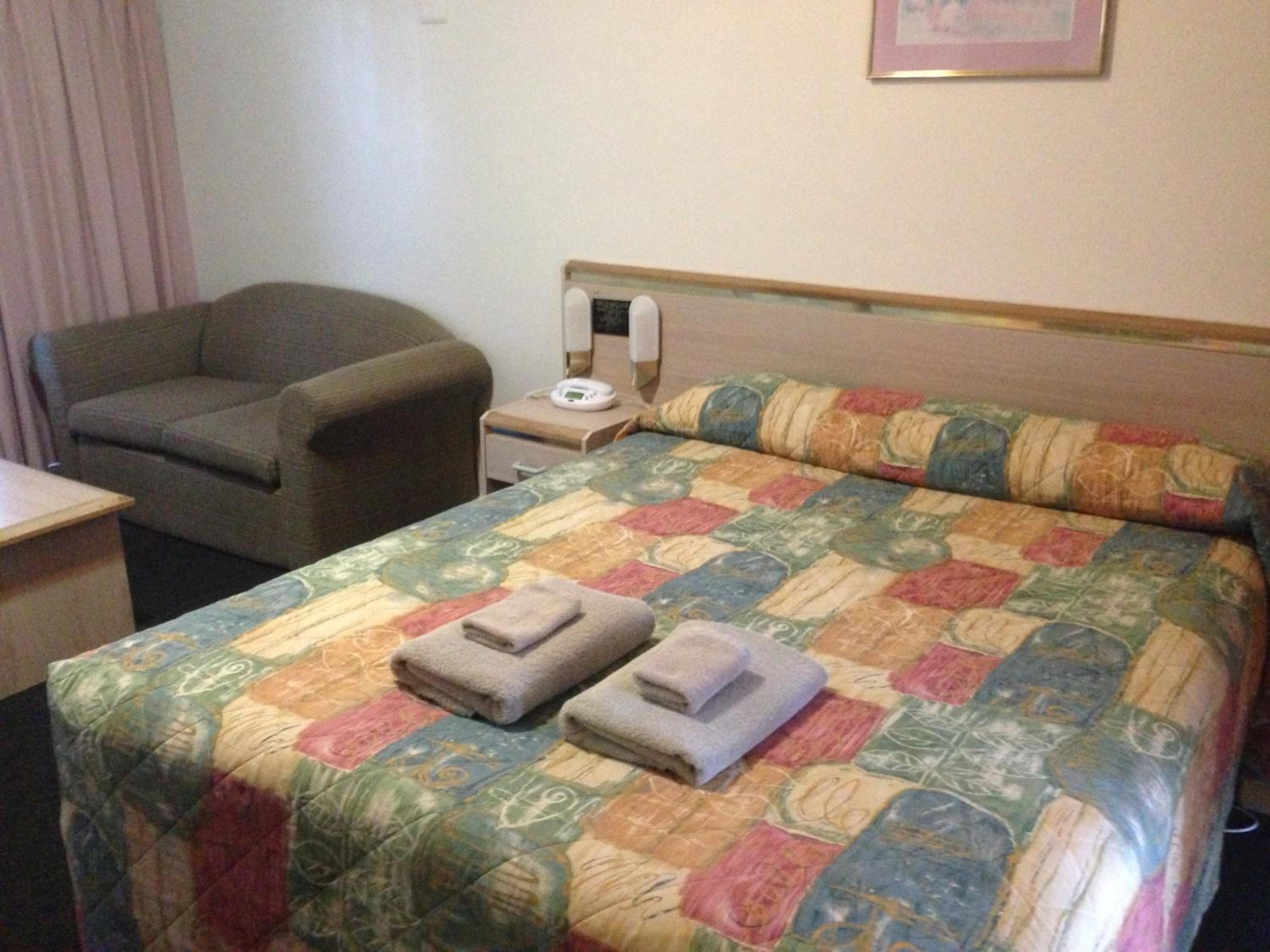 Queen Room photo 1