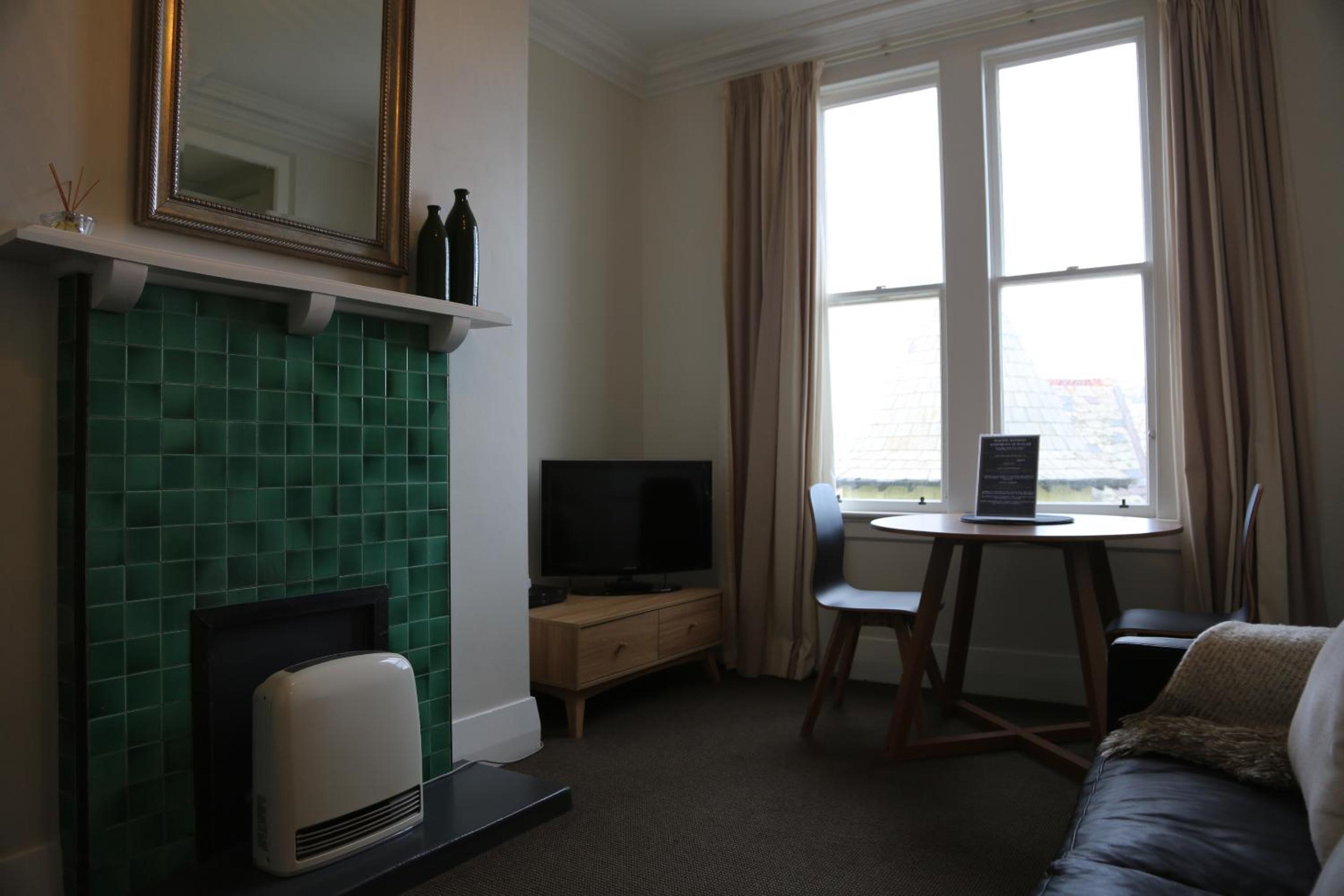 One-Bedroom Apartment With Partial Sea View photo 3