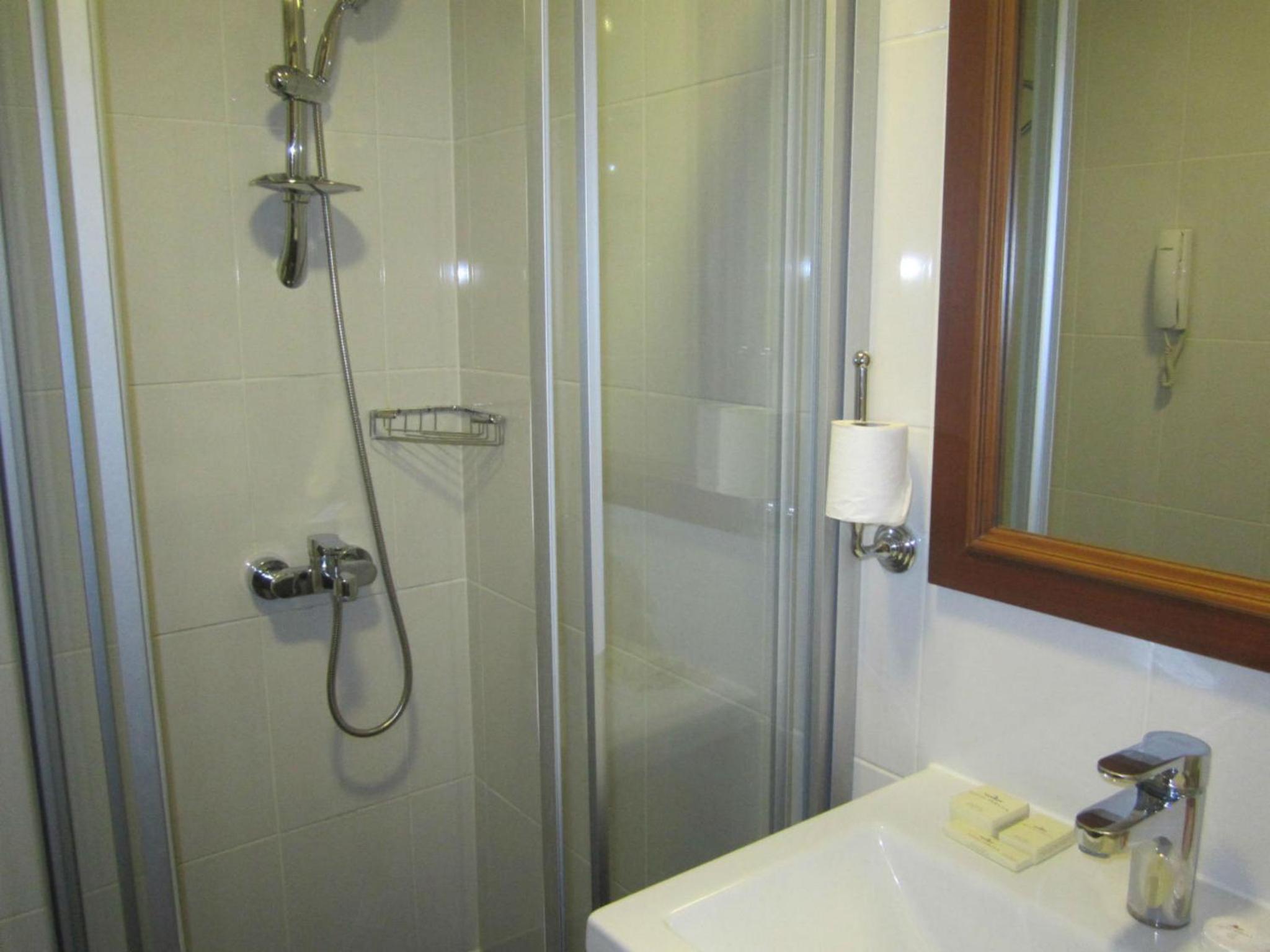 Standard Double or Twin Room photo 3