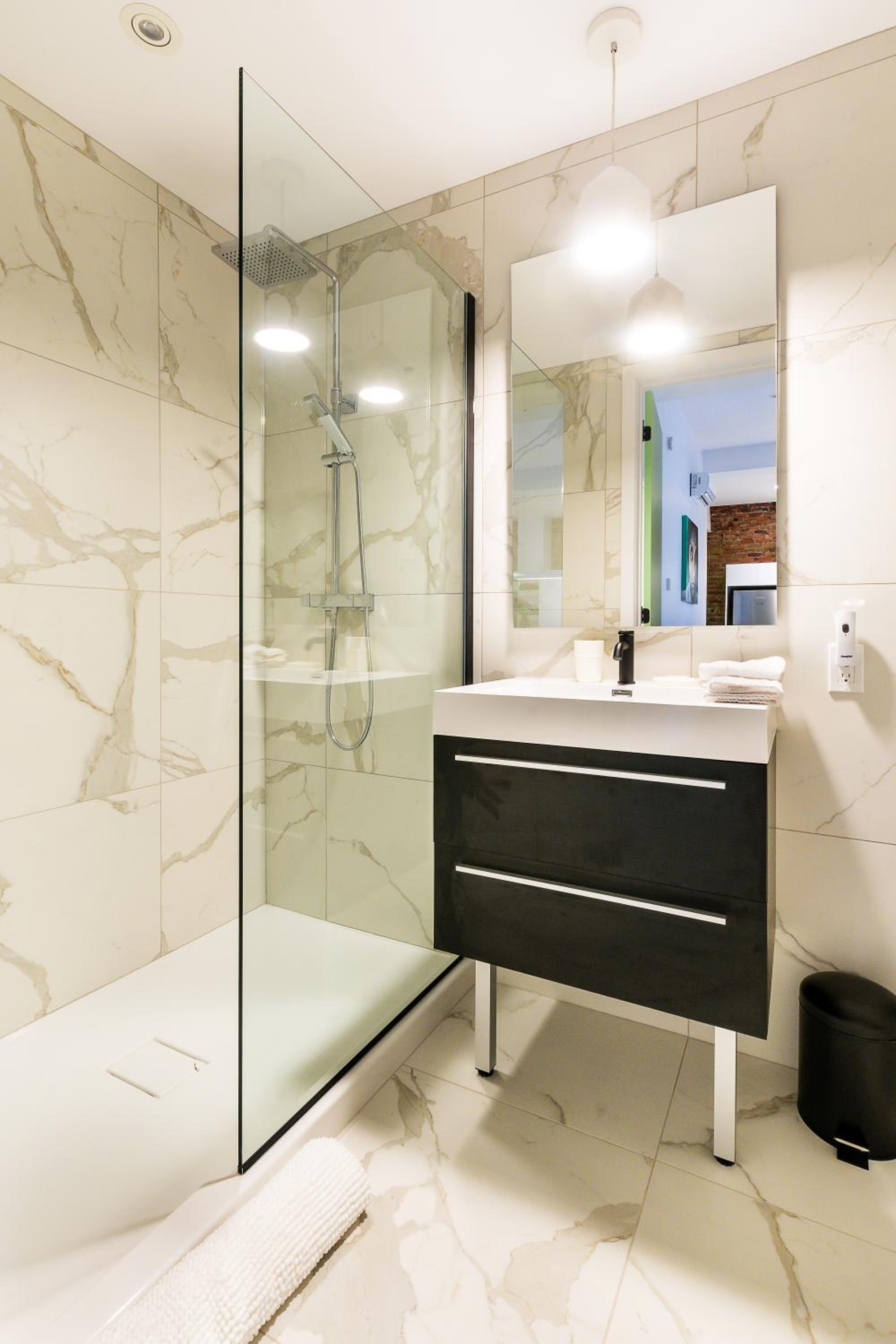 Two-Bedroom Two Bathroom Apartment SR102 thumbnail 5