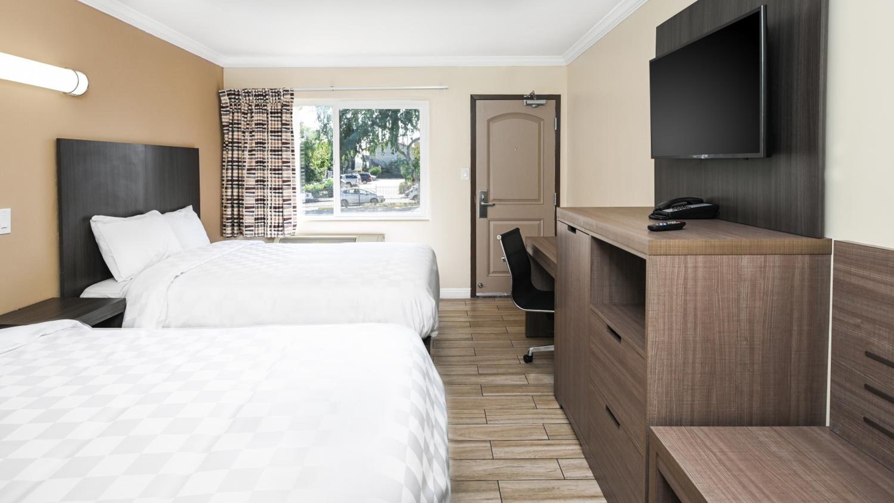 Queen Room with Two Queen Beds - Photo 2