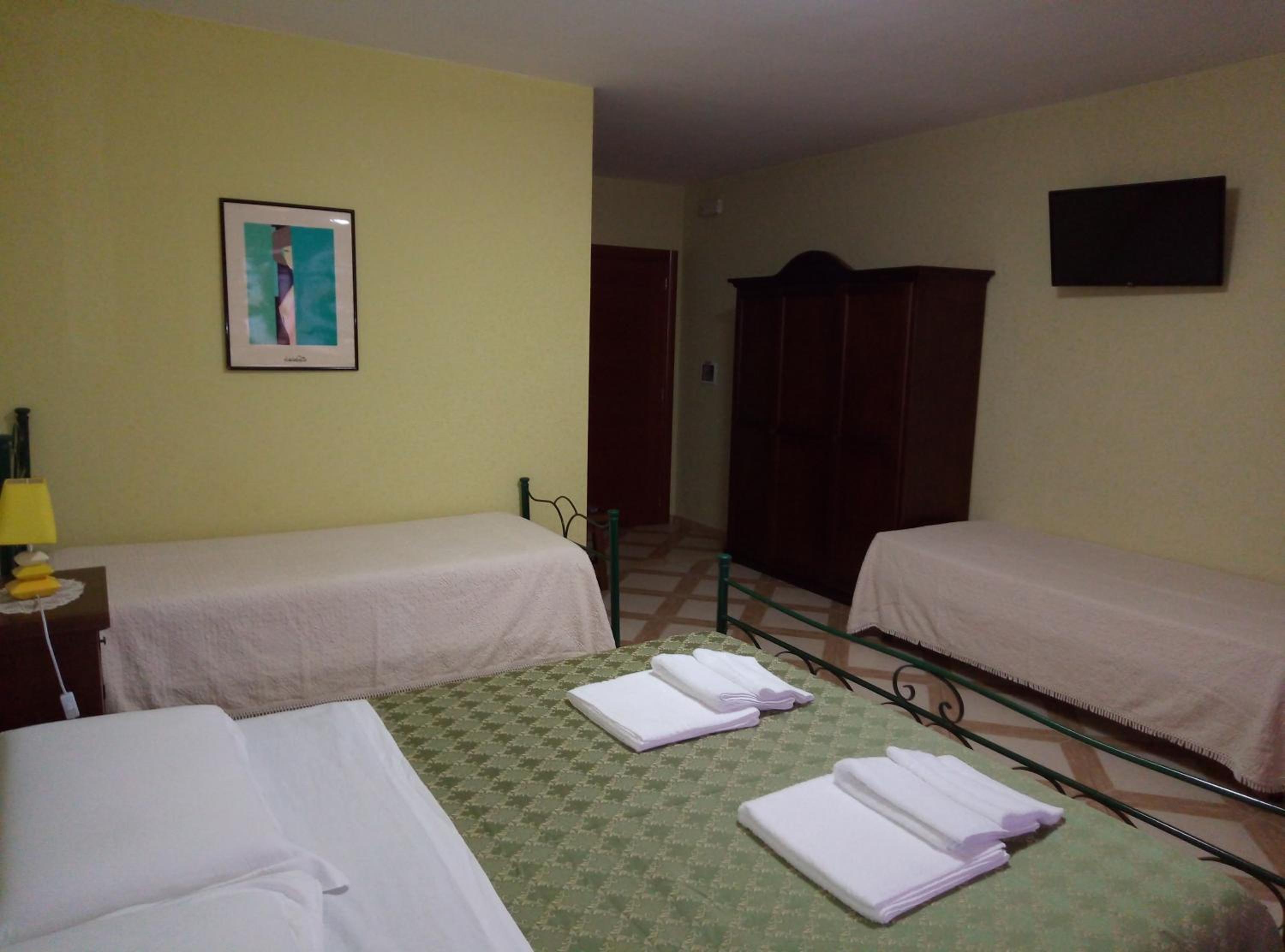 Quadruple Room with Shower photo 1