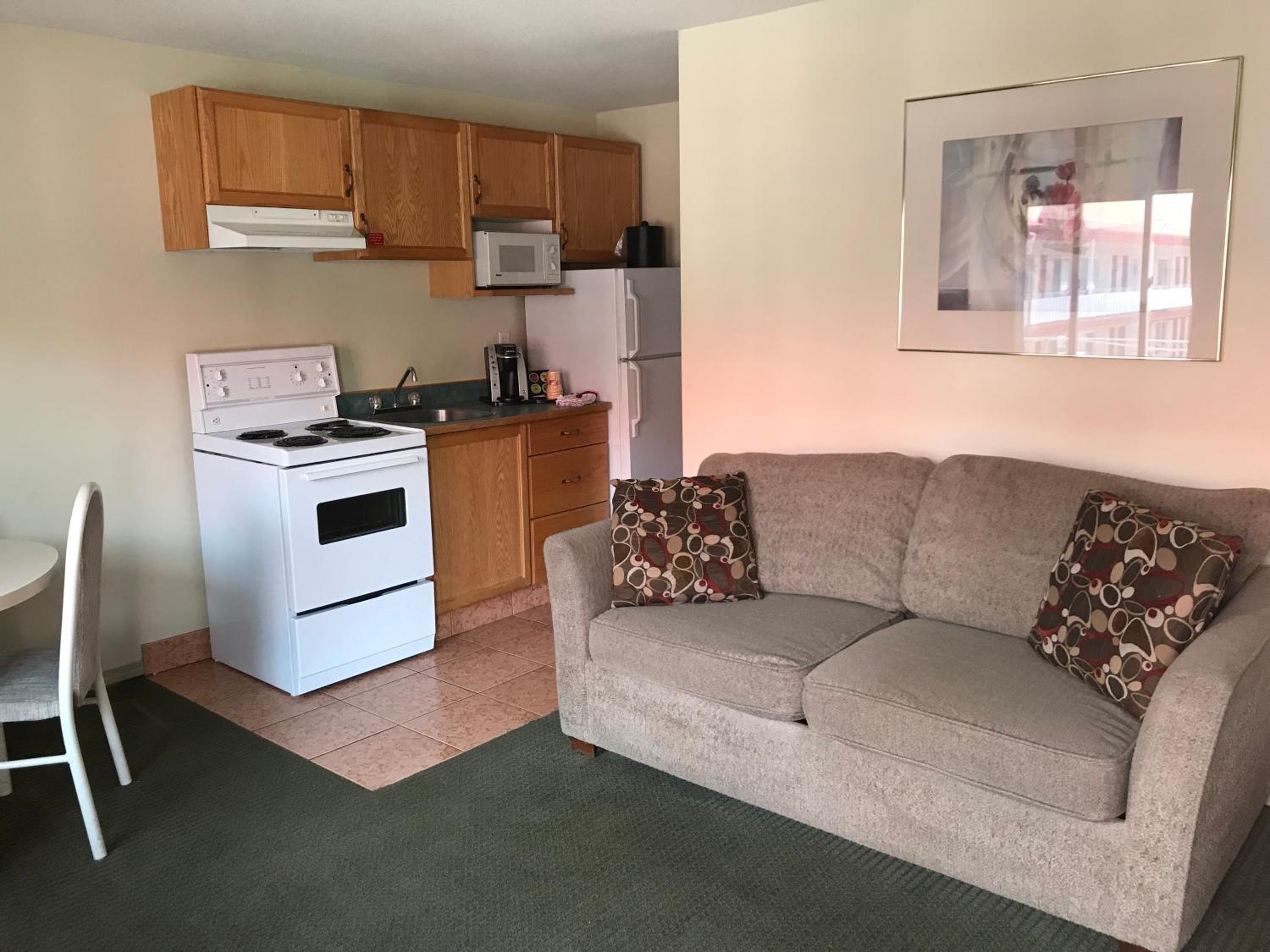 King Suite - Non Pet Friendly - Photo 3