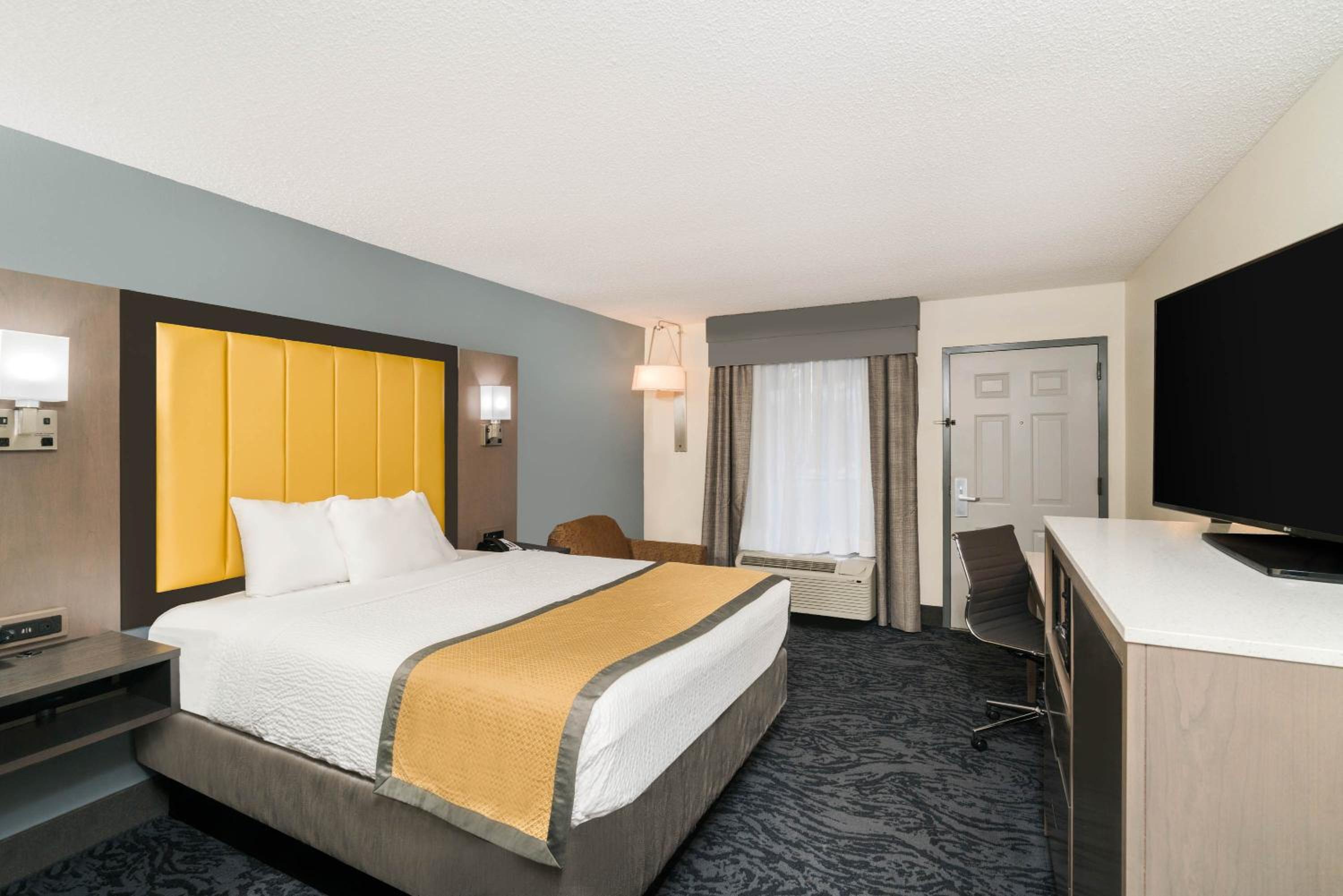 King Suite - Non-Smoking - Photo 1