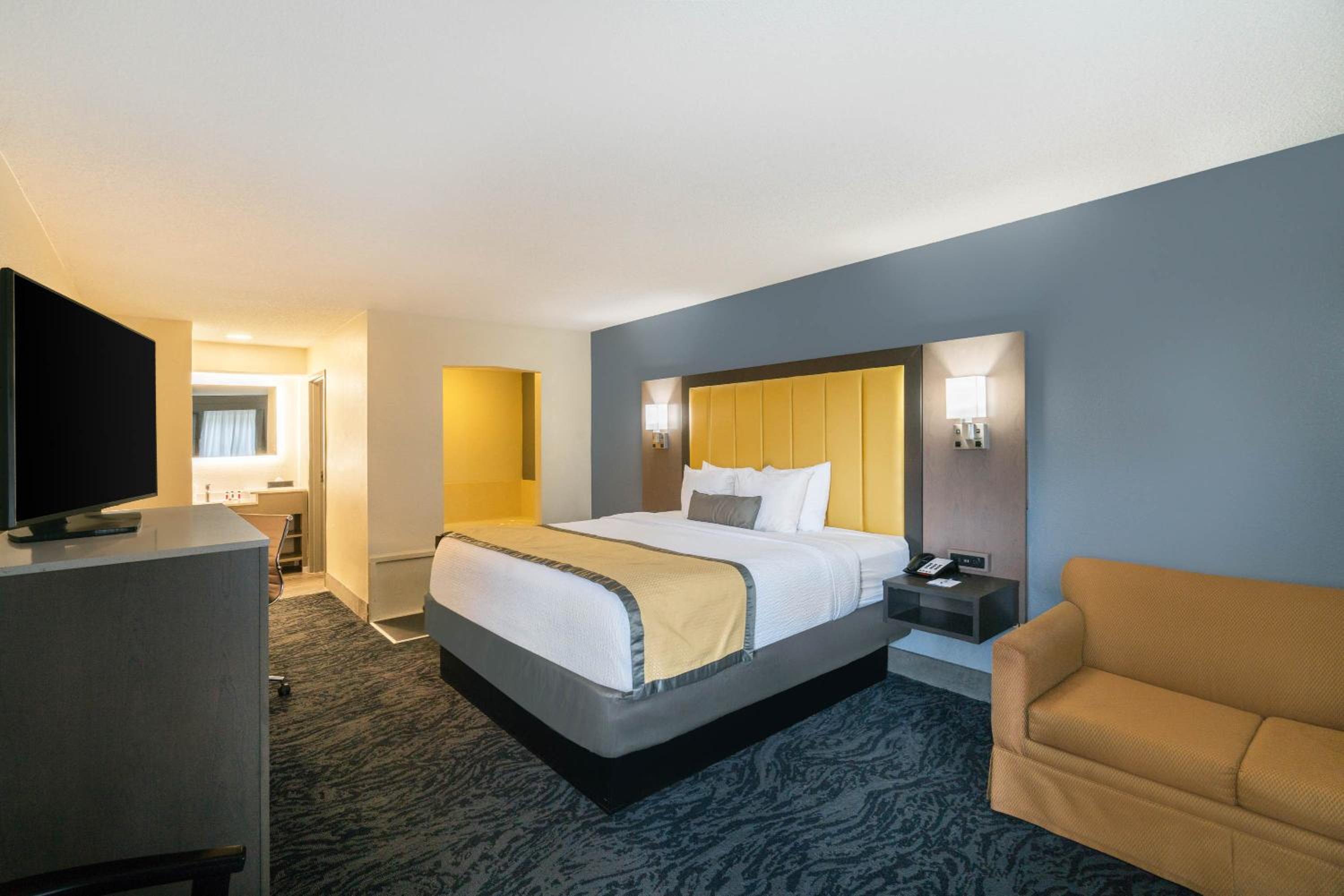 King Suite - Non-Smoking - Photo 2