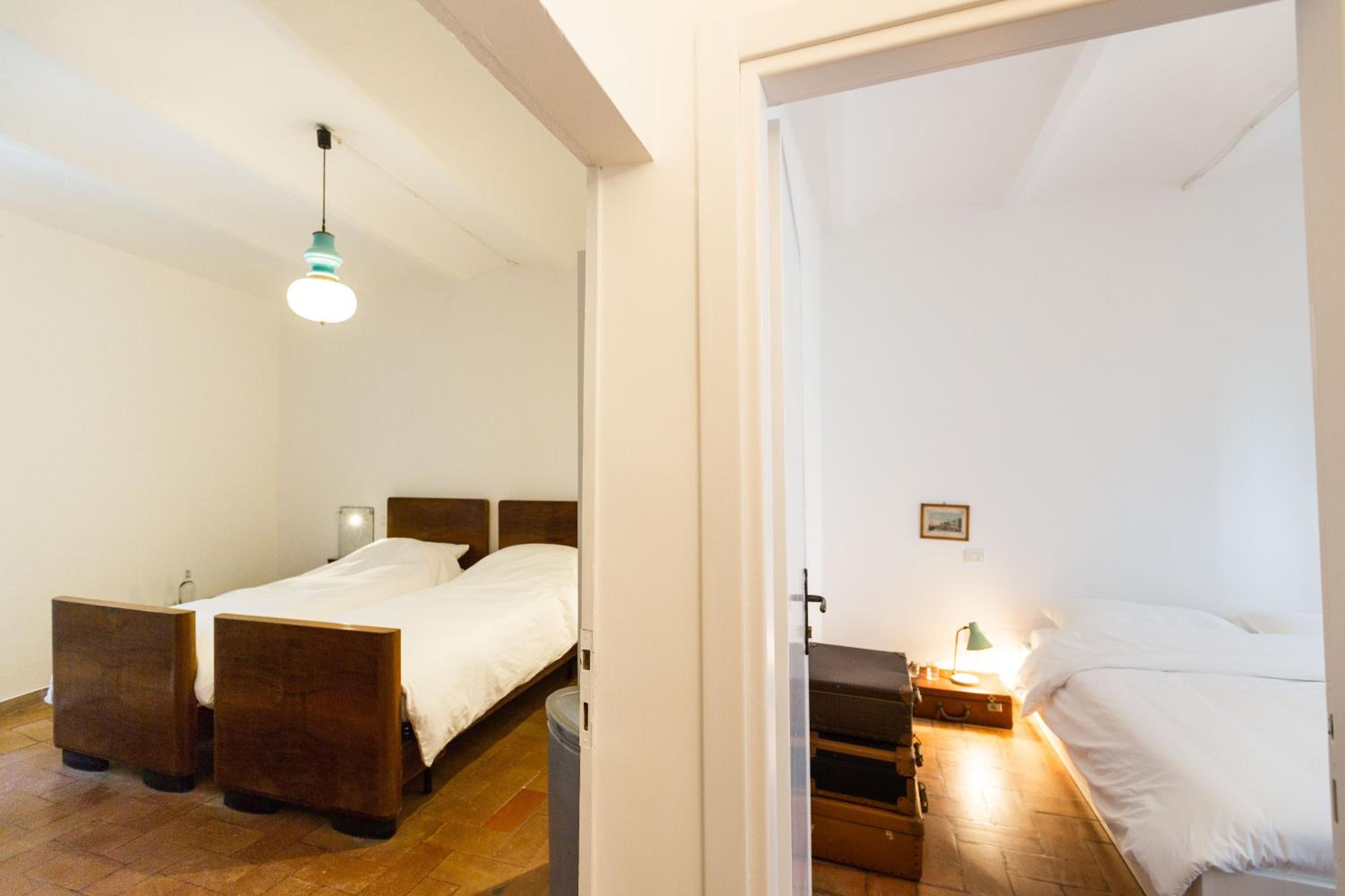 Deluxe Family Suite - Photo 15